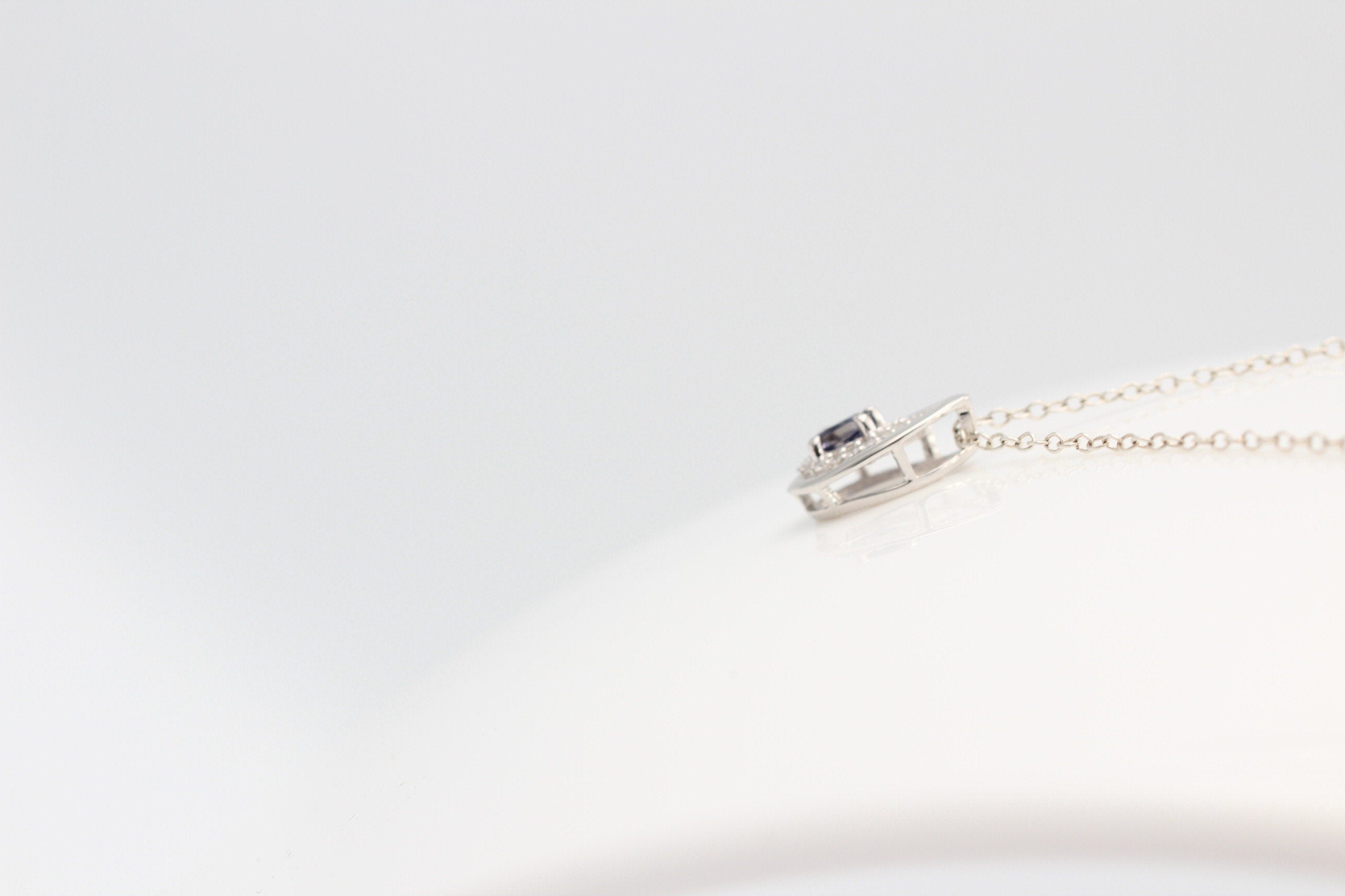 Edler 0,51 Carat Iolith Anhänger 925 Silber Luchssaphir Top