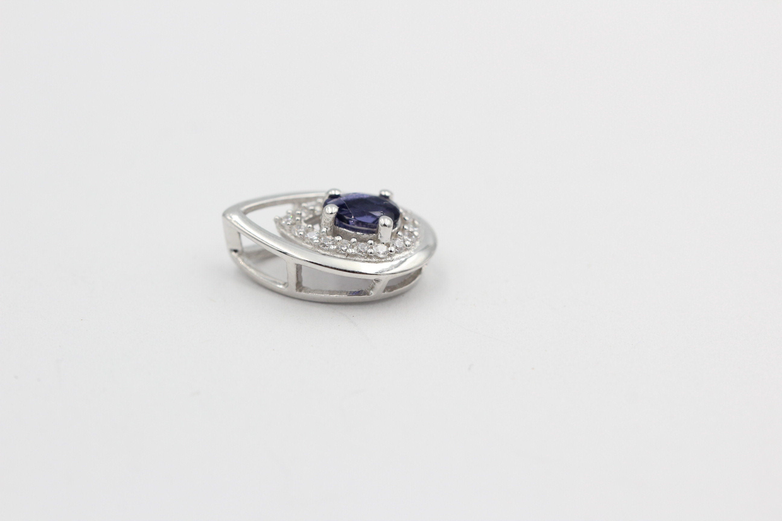 Edler 0,51 Carat Iolith Anhänger 925 Silber Luchssaphir Top