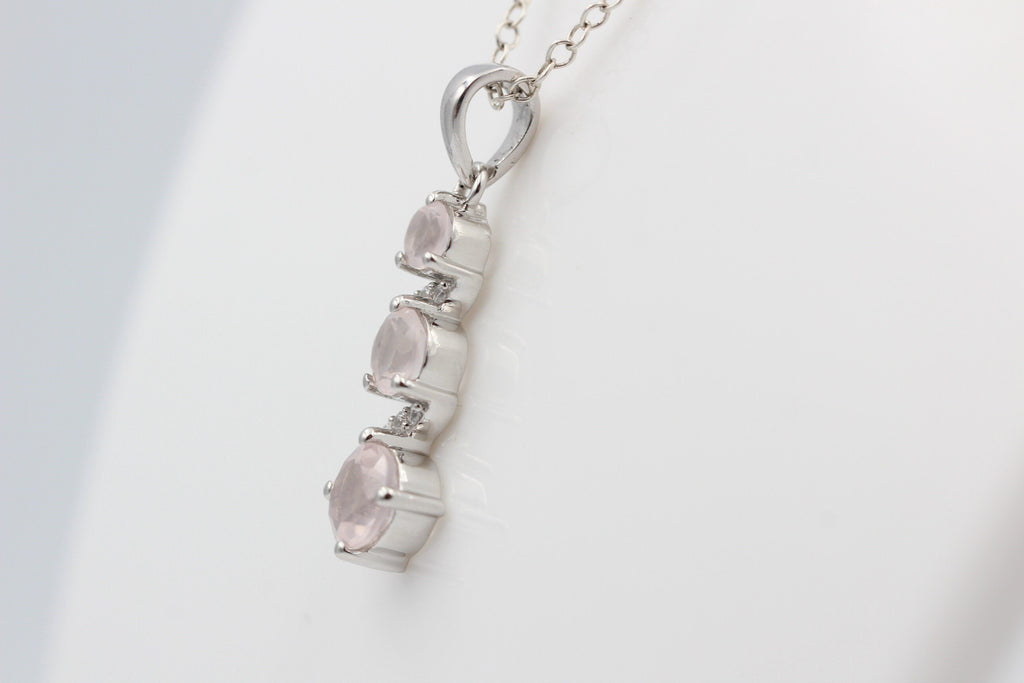 1,9 Carat edler Rosenquarz Anhänger 925 Silber Collier Kette Akzentsteine Zirkonia