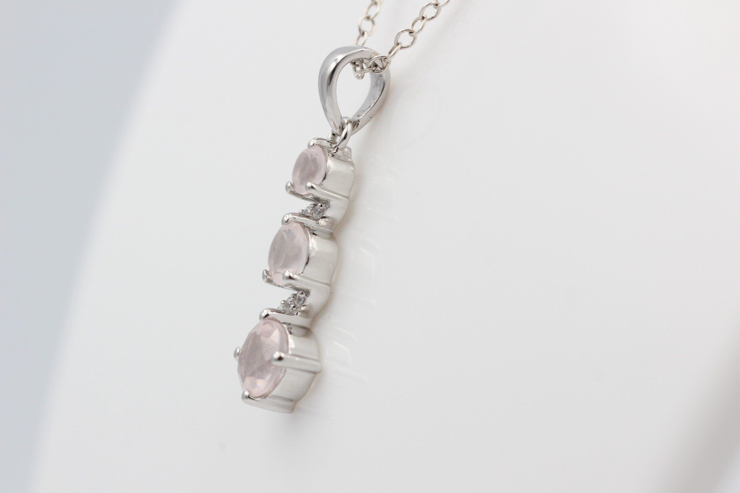 1,9 Carat edler Rosenquarz Anhänger 925 Silber Collier Kette Akzentsteine Zirkonia