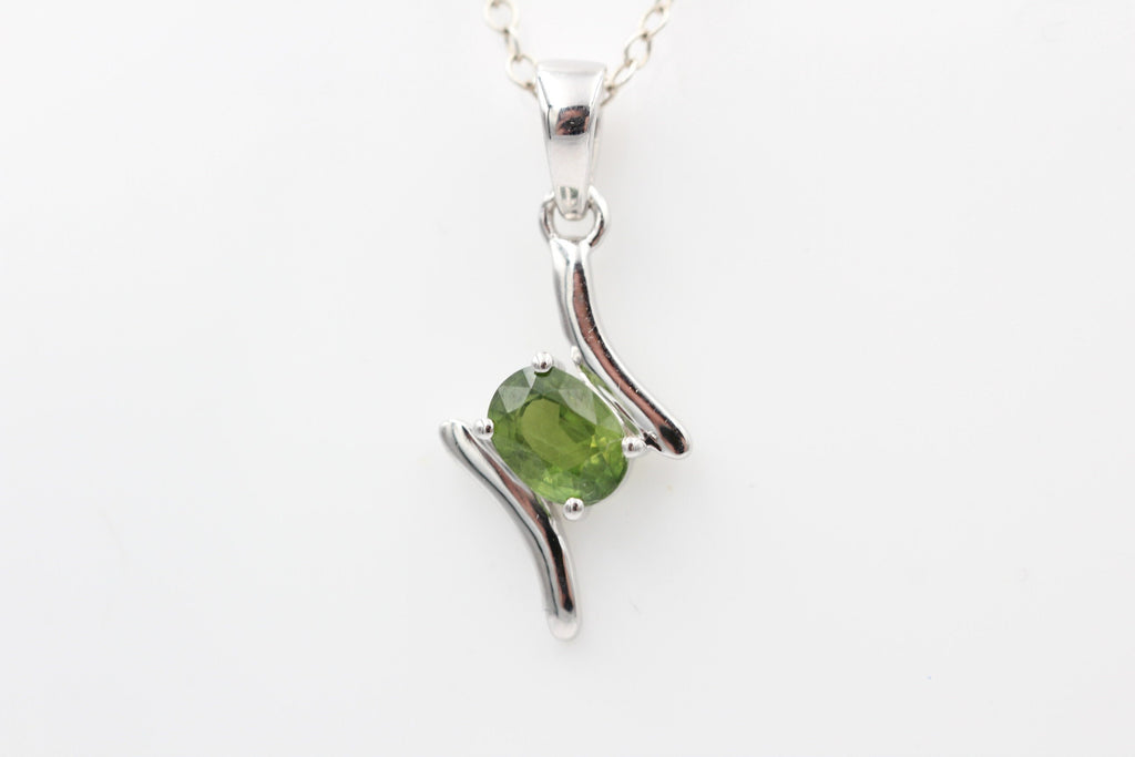 0,72  Carat grüner Saphir Anhänger 925 Silber Collier Kette grüner Edelstein