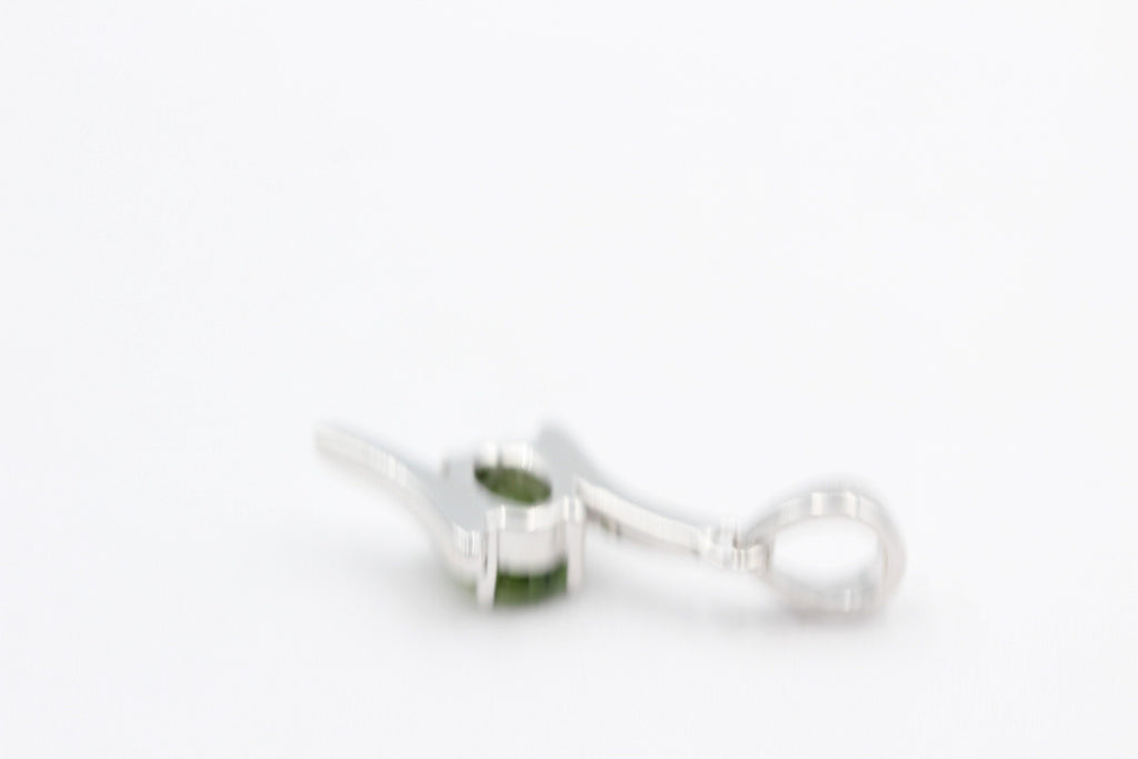 0,72  Carat grüner Saphir Anhänger 925 Silber Collier Kette grüner Edelstein