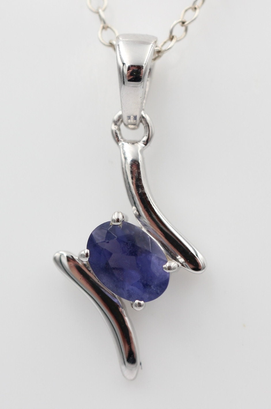 0,72 Carat Iolith Anhänger 925 Silber Collierkette Wassersaphir Luchssaphir