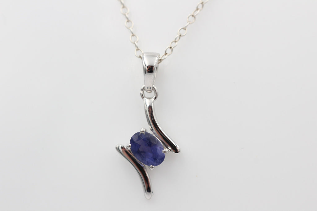 0,72 Carat Iolith Anhänger 925 Silber Collierkette Wassersaphir Luchssaphir