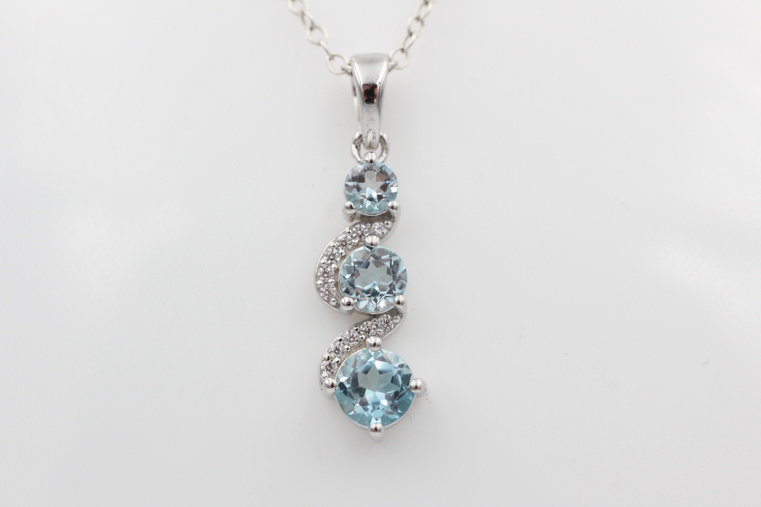 1,9 Carat Blautopas Anhänger 925 Silbe  Akzentstein Zirkonia Topasschmuck