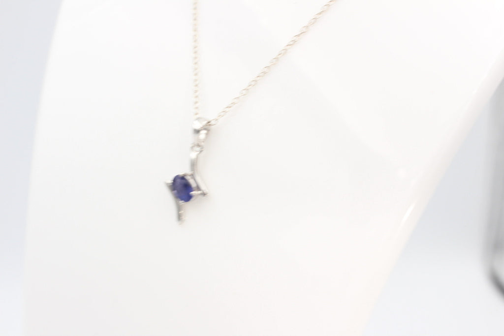 0,72 Carat Iolith Anhänger 925 Silber Collierkette Wassersaphir Luchssaphir