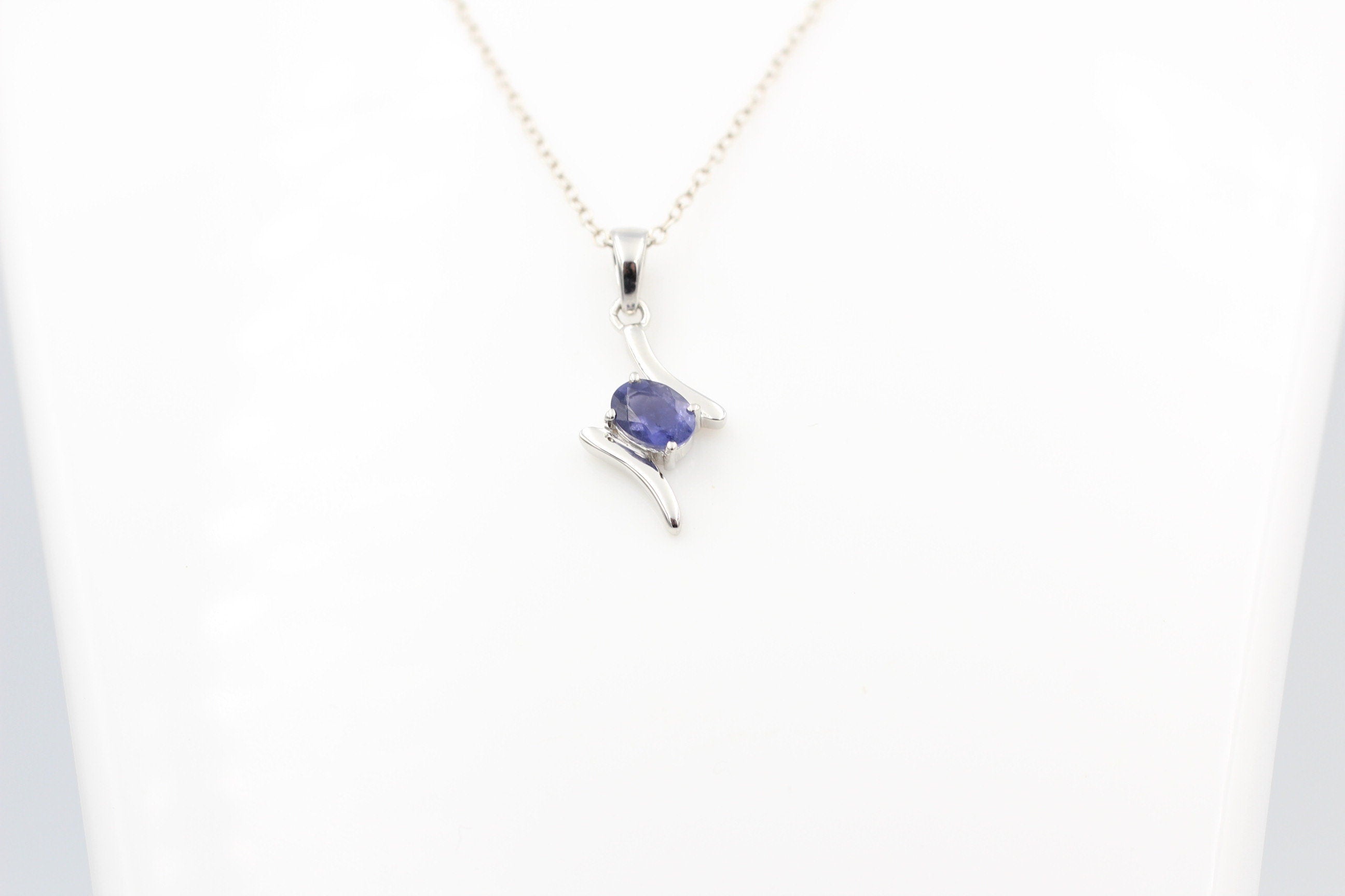 0,72 Carat Iolith Anhänger 925 Silber Collierkette Wassersaphir Luchssaphir
