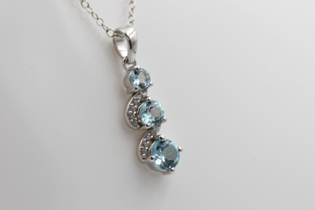 1,9 Carat Blautopas Anhänger 925 Silbe  Akzentstein Zirkonia Topasschmuck