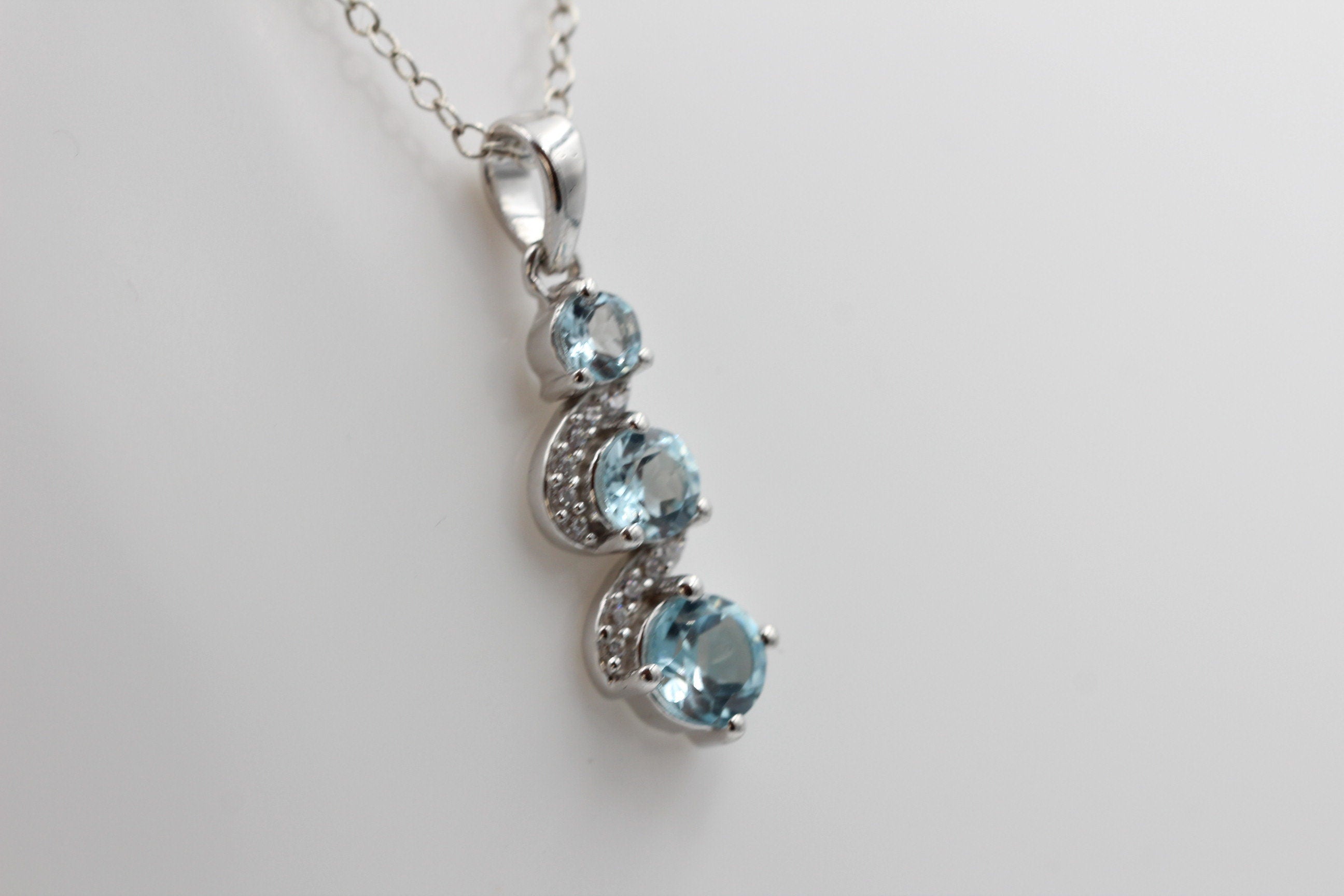 1,9 Carat Blautopas Anhänger 925 Silbe  Akzentstein Zirkonia Topasschmuck