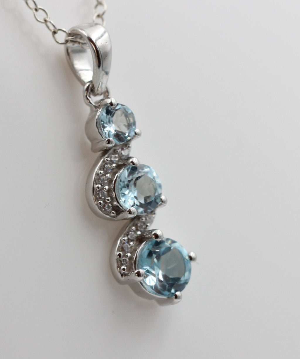 1,9 Carat Blautopas Anhänger 925 Silbe  Akzentstein Zirkonia Topasschmuck