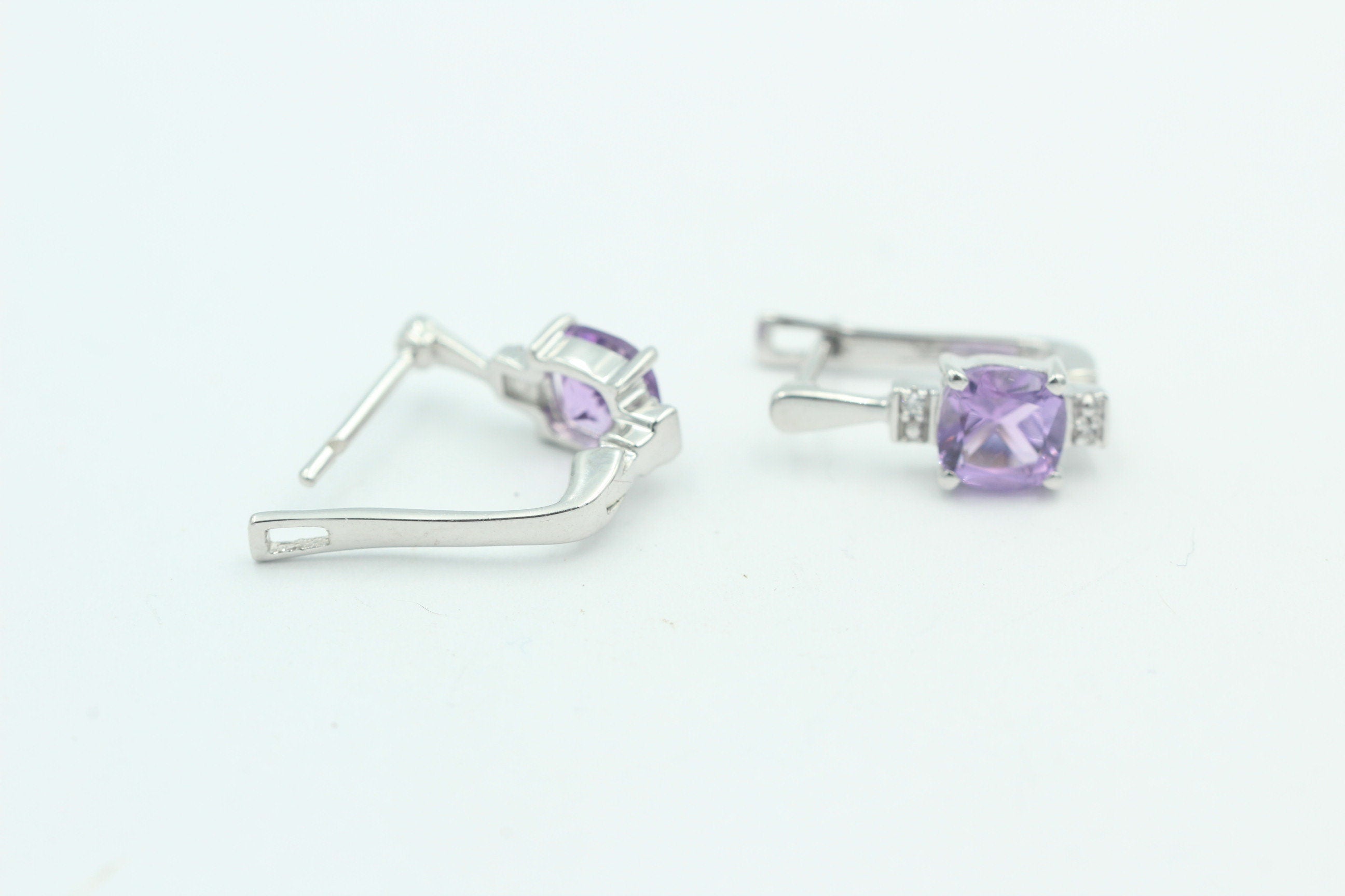 2,94 Carat brasilianischer Amethyst Ohrstecker 925 Sterling Silber Cubic Zirkon