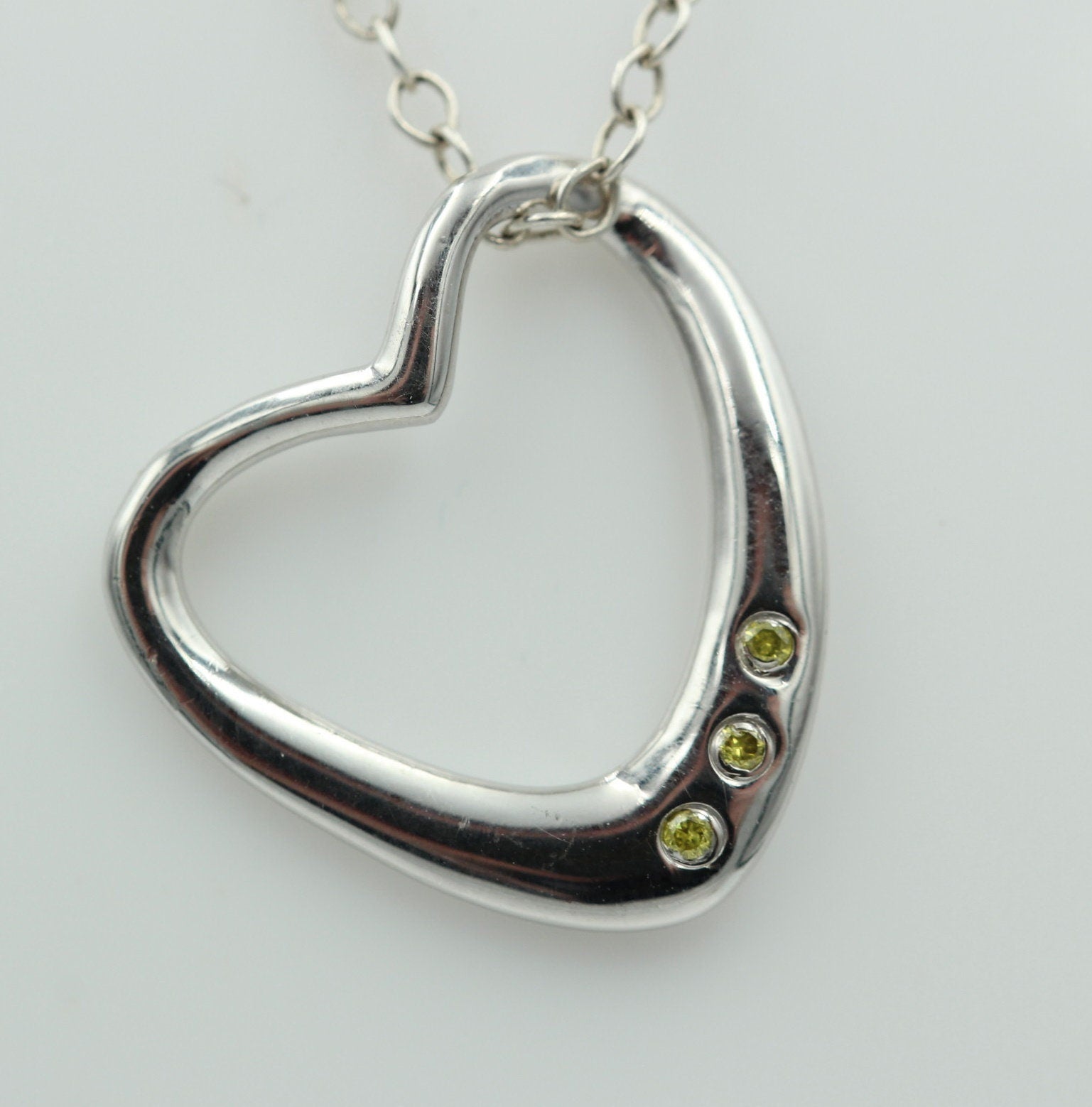 Edler 0,03 Carat gelber Diamant Herzanhänger 925 Silber Herz Collier Kette