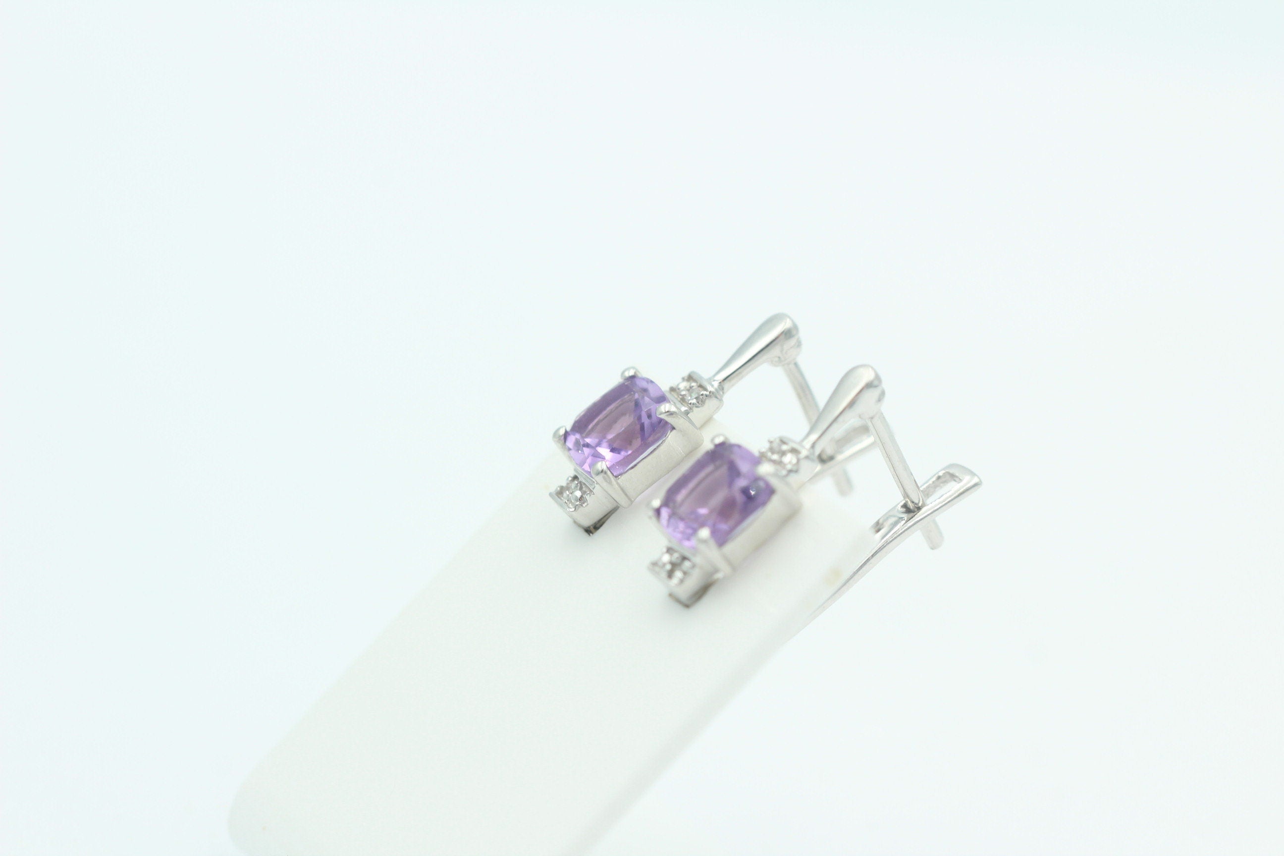 2,94 Carat brasilianischer Amethyst Ohrstecker 925 Sterling Silber Cubic Zirkon