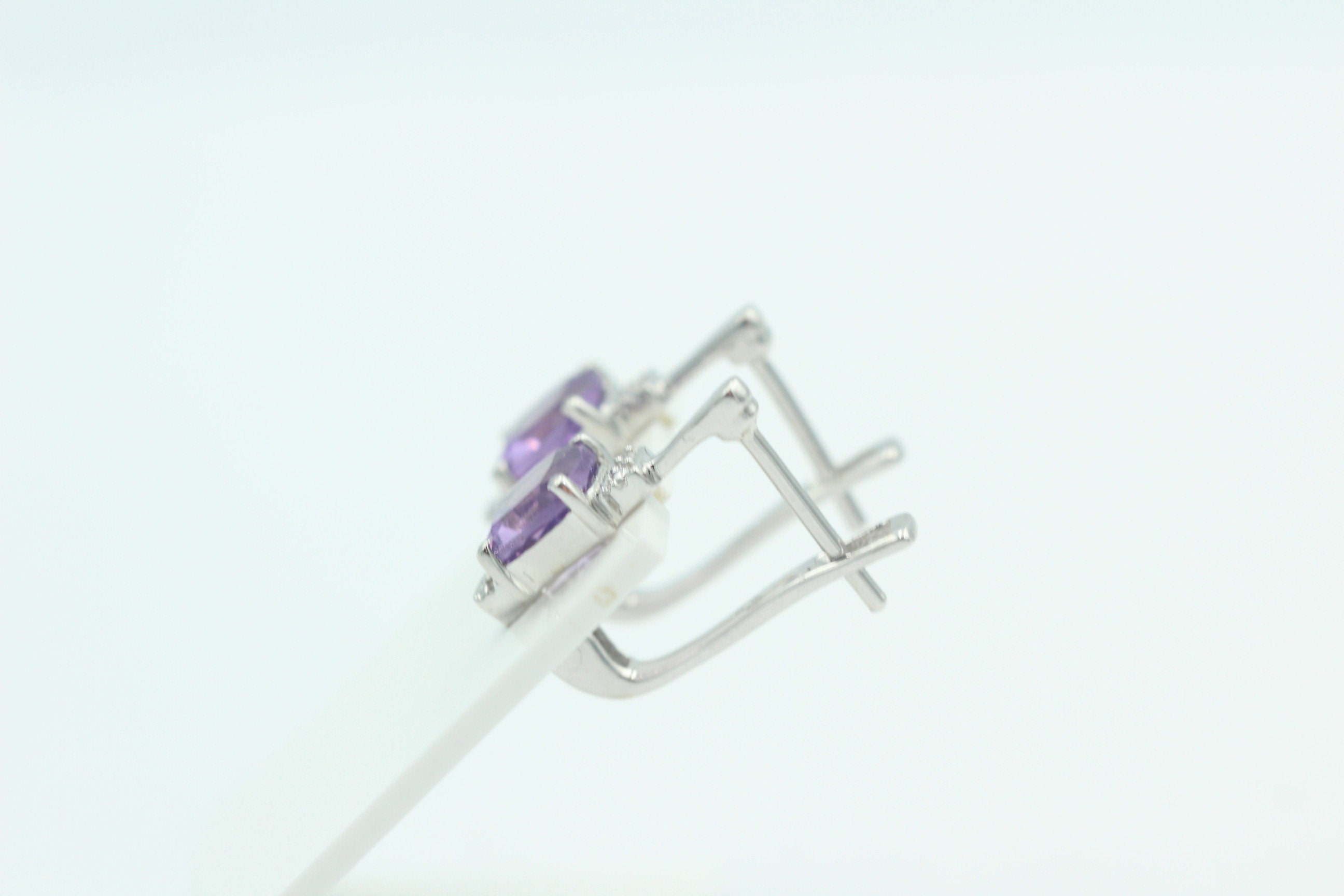 2,94 Carat brasilianischer Amethyst Ohrstecker 925 Sterling Silber Cubic Zirkon