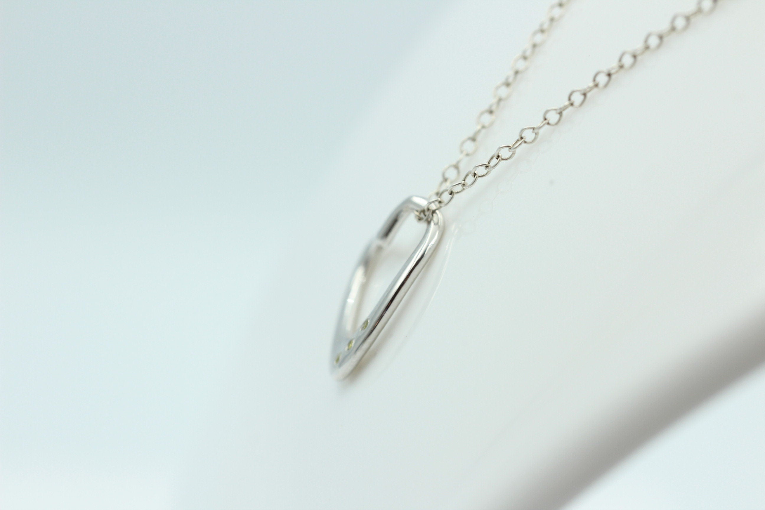 Edler 0,03 Carat gelber Diamant Herzanhänger 925 Silber Herz Collier Kette