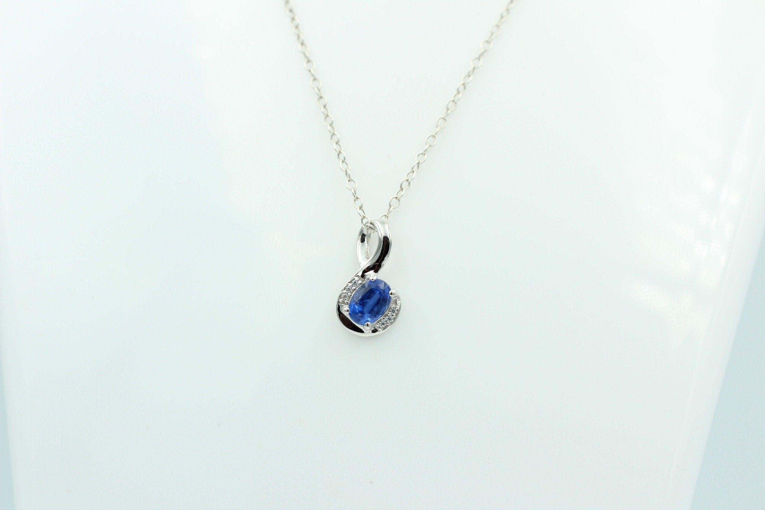 1,12 Carat blauer Kyanit  Anhänger 925 Silber mit Zirkonia seltener Kyanit
