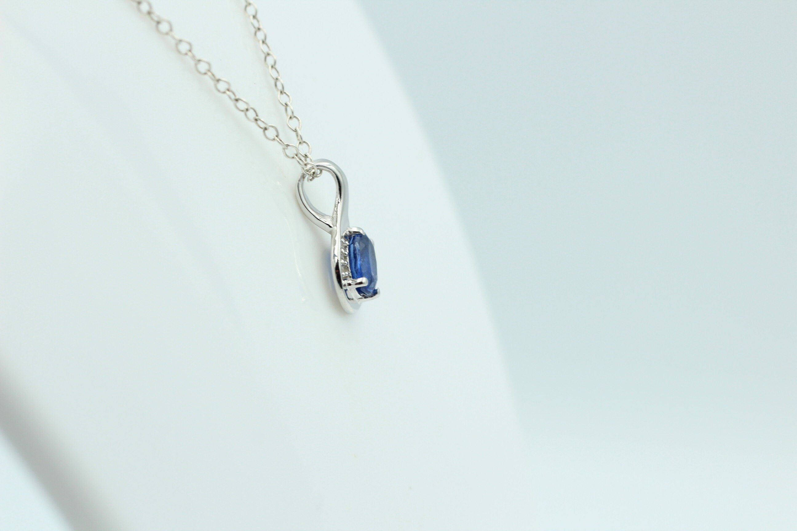 1,12 Carat blauer Kyanit  Anhänger 925 Silber mit Zirkonia seltener Kyanit