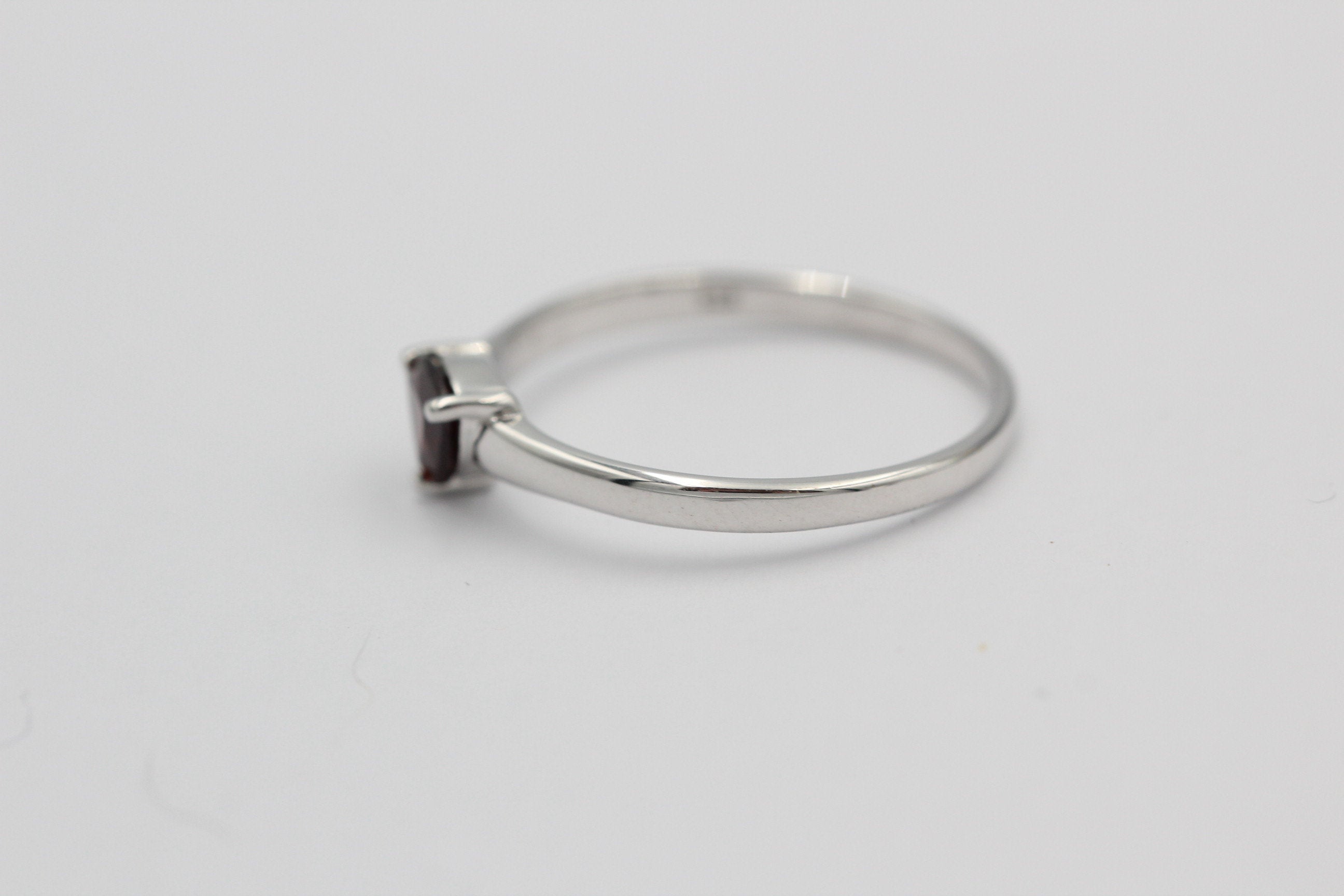 Edler 1,15 Carat Granat Ring 925 Silber Fingerring Graae 7 / 17 / 54 blutrot