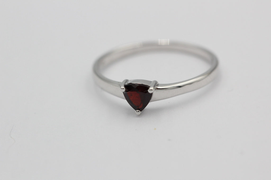 Edler 1,15 Carat Granat Ring 925 Silber Fingerring Graae 7 / 17 / 54 blutrot