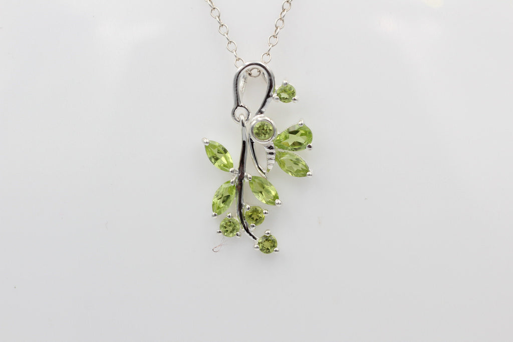 Edler 1,36 Carat Peridot Libellen Blumen Anhänger 925 Silber Collier Kette Top