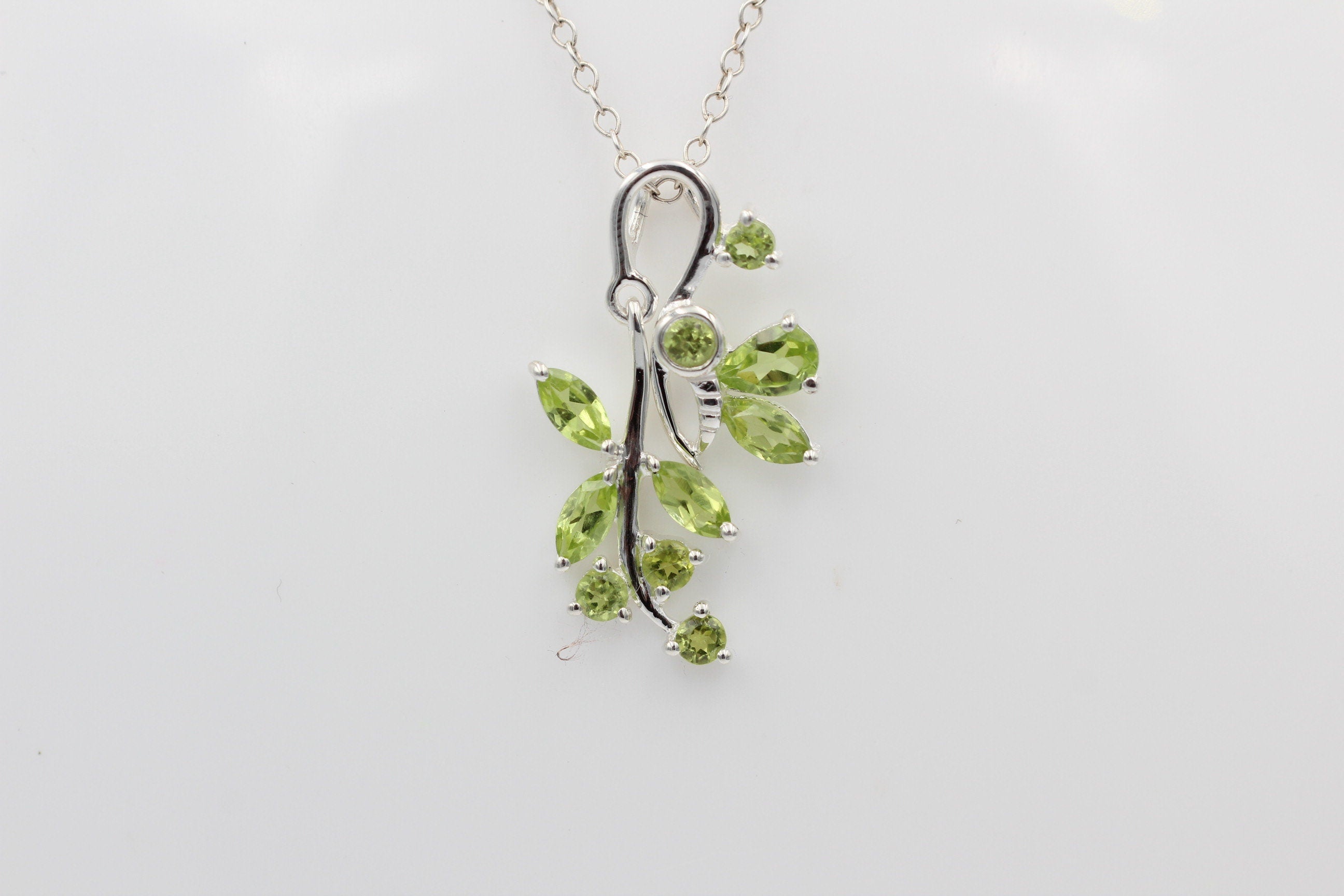 Edler 1,36 Carat Peridot Libellen Blumen Anhänger 925 Silber Collier Kette Top
