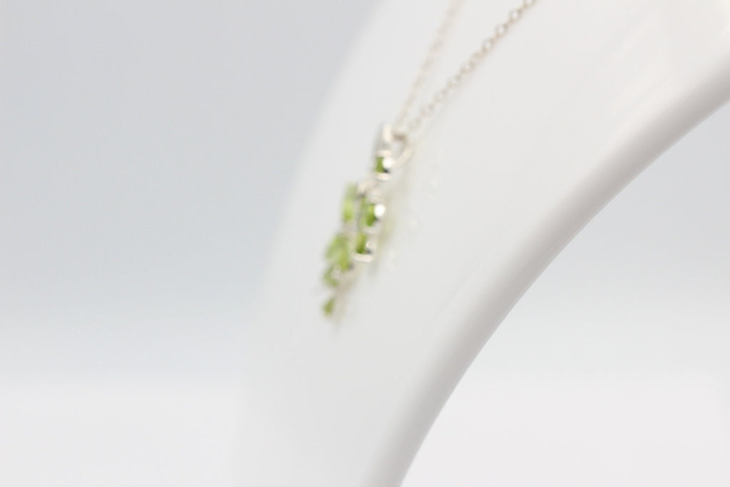 Edler 1,36 Carat Peridot Libellen Blumen Anhänger 925 Silber Collier Kette Top
