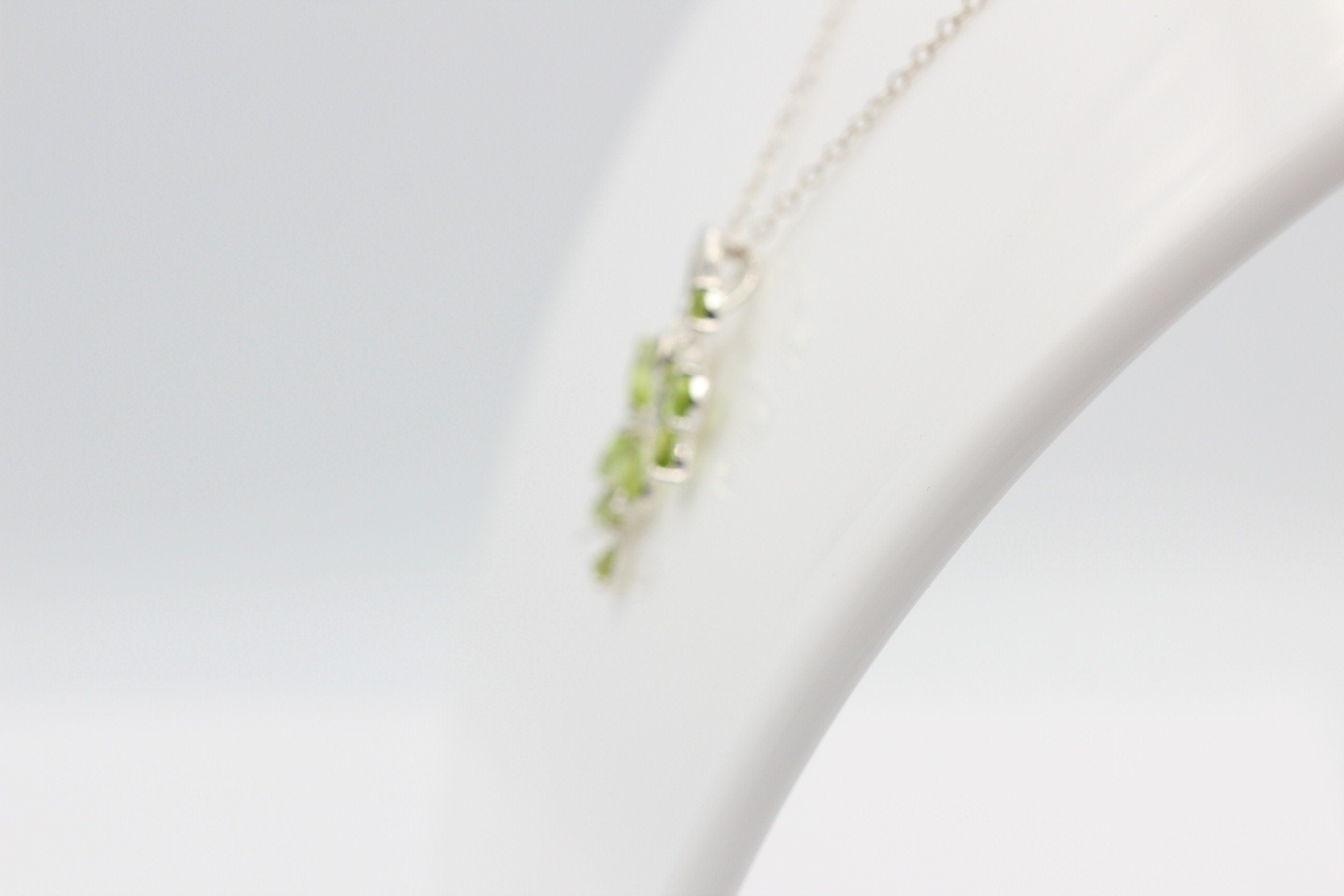 Edler 1,36 Carat Peridot Libellen Blumen Anhänger 925 Silber Collier Kette Top