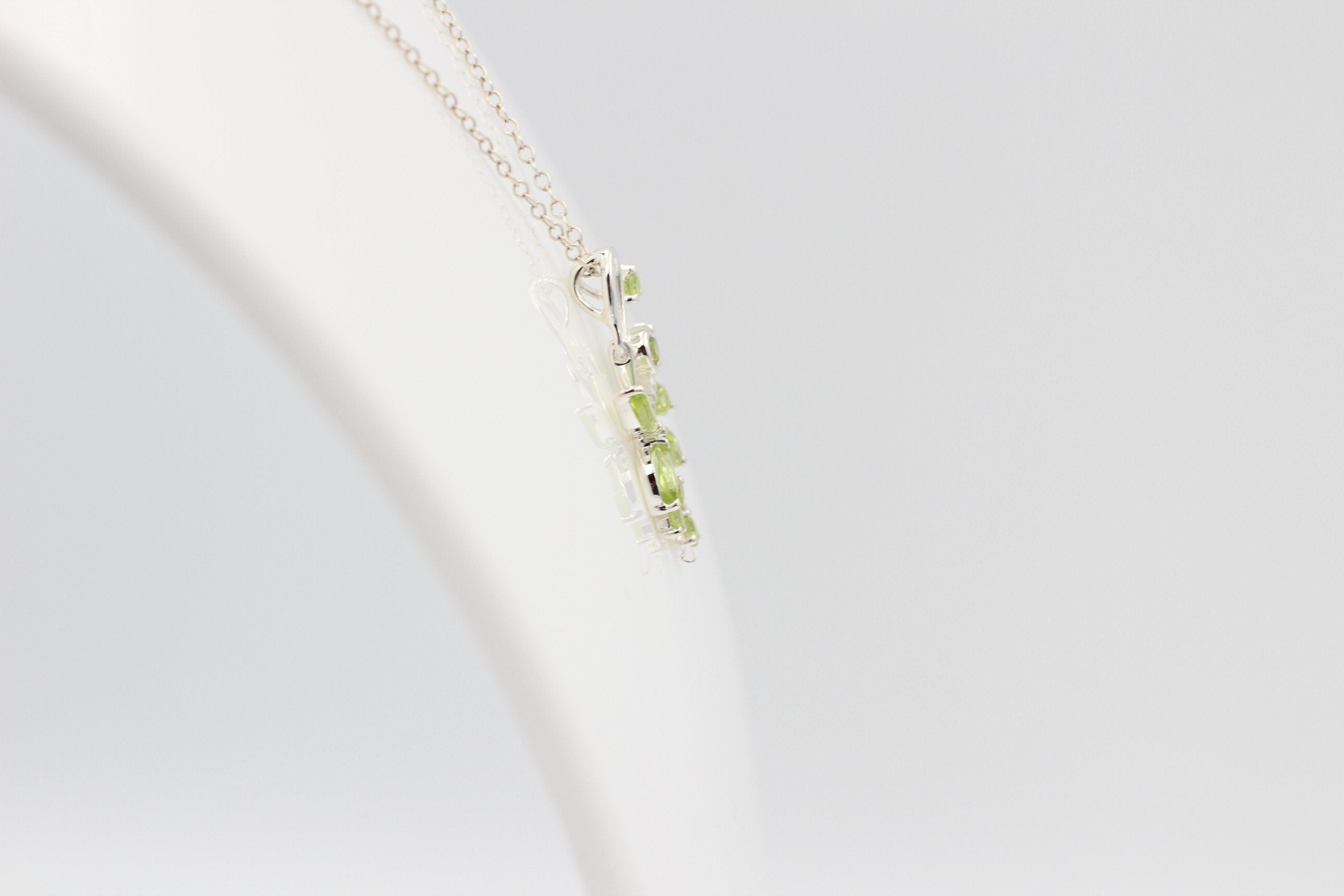 Edler 1,36 Carat Peridot Libellen Blumen Anhänger 925 Silber Collier Kette Top
