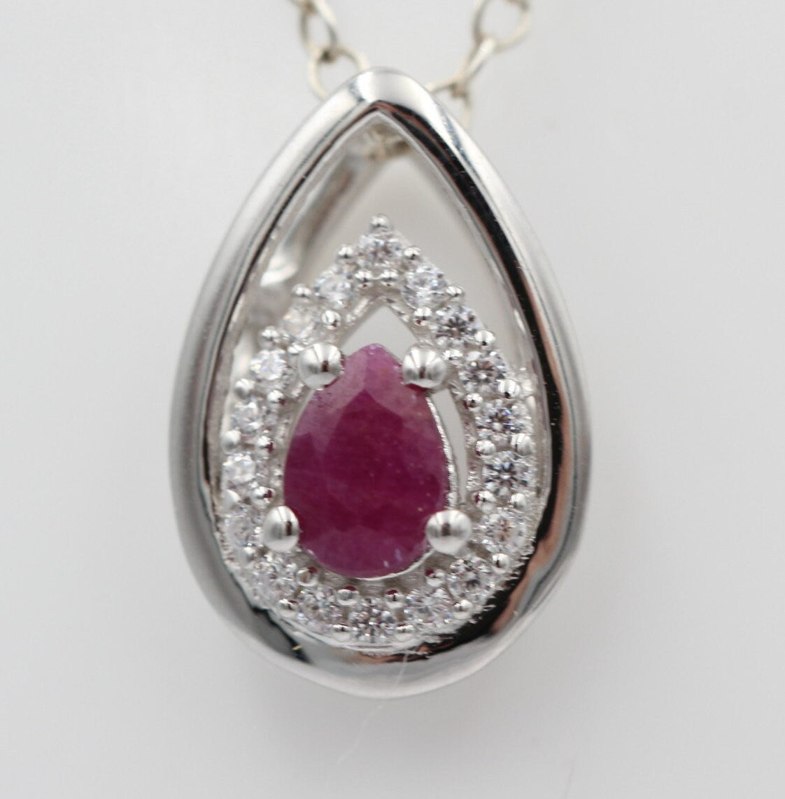 Edler 0,51 Carat Rubin Anhänger 925 Silber Collier Kette Collieranhänger blutrot