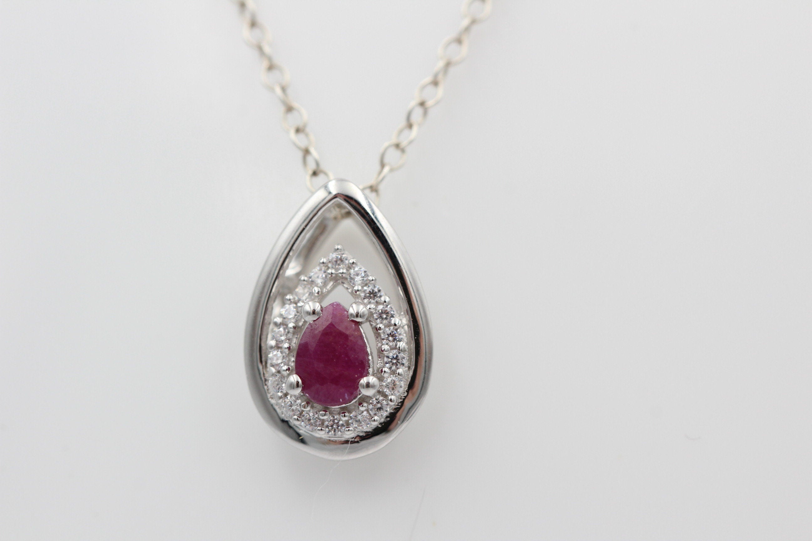 Edler 0,51 Carat Rubin Anhänger 925 Silber Collier Kette Collieranhänger blutrot