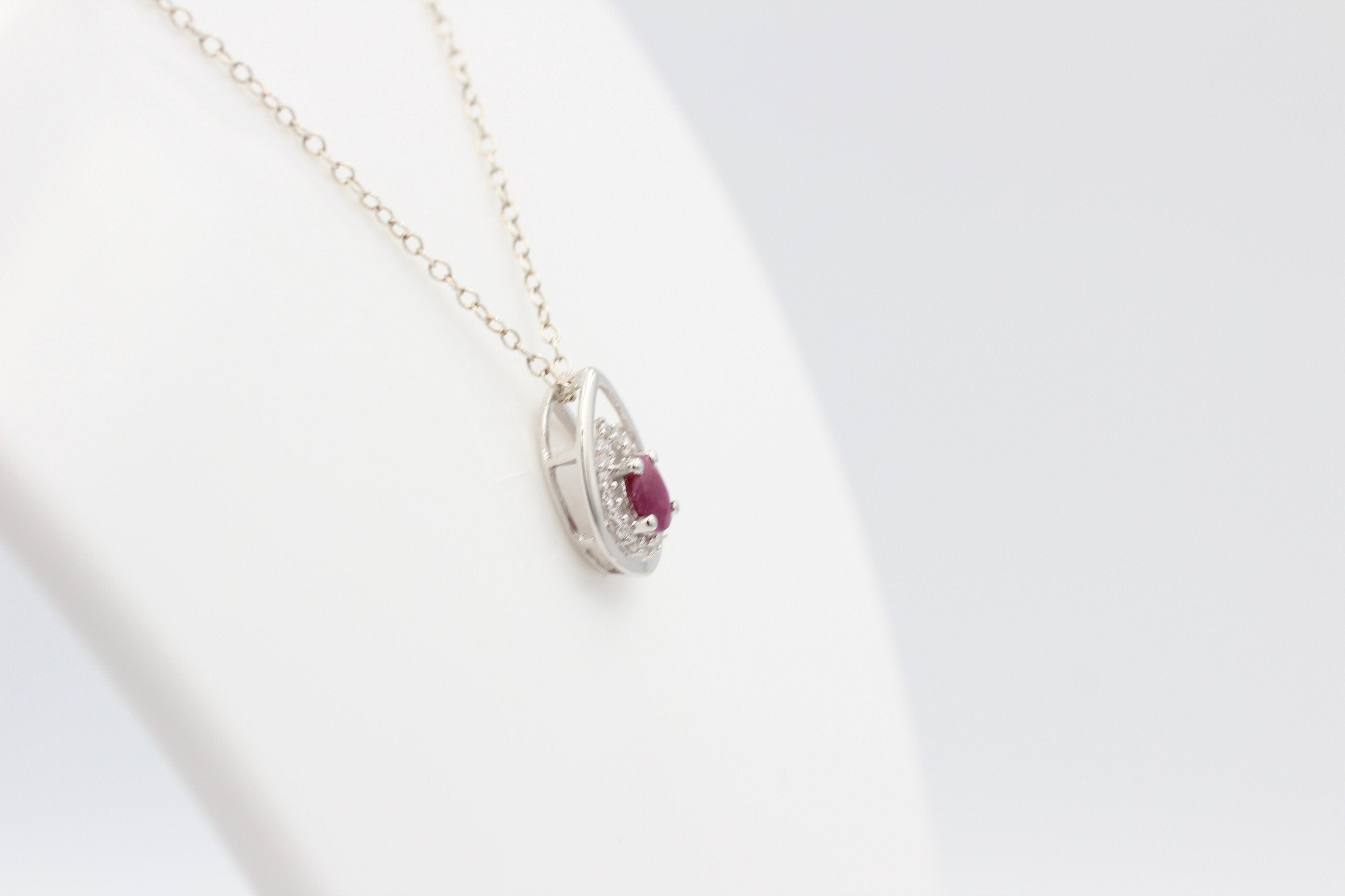 Edler 0,51 Carat Rubin Anhänger 925 Silber Collier Kette Collieranhänger blutrot