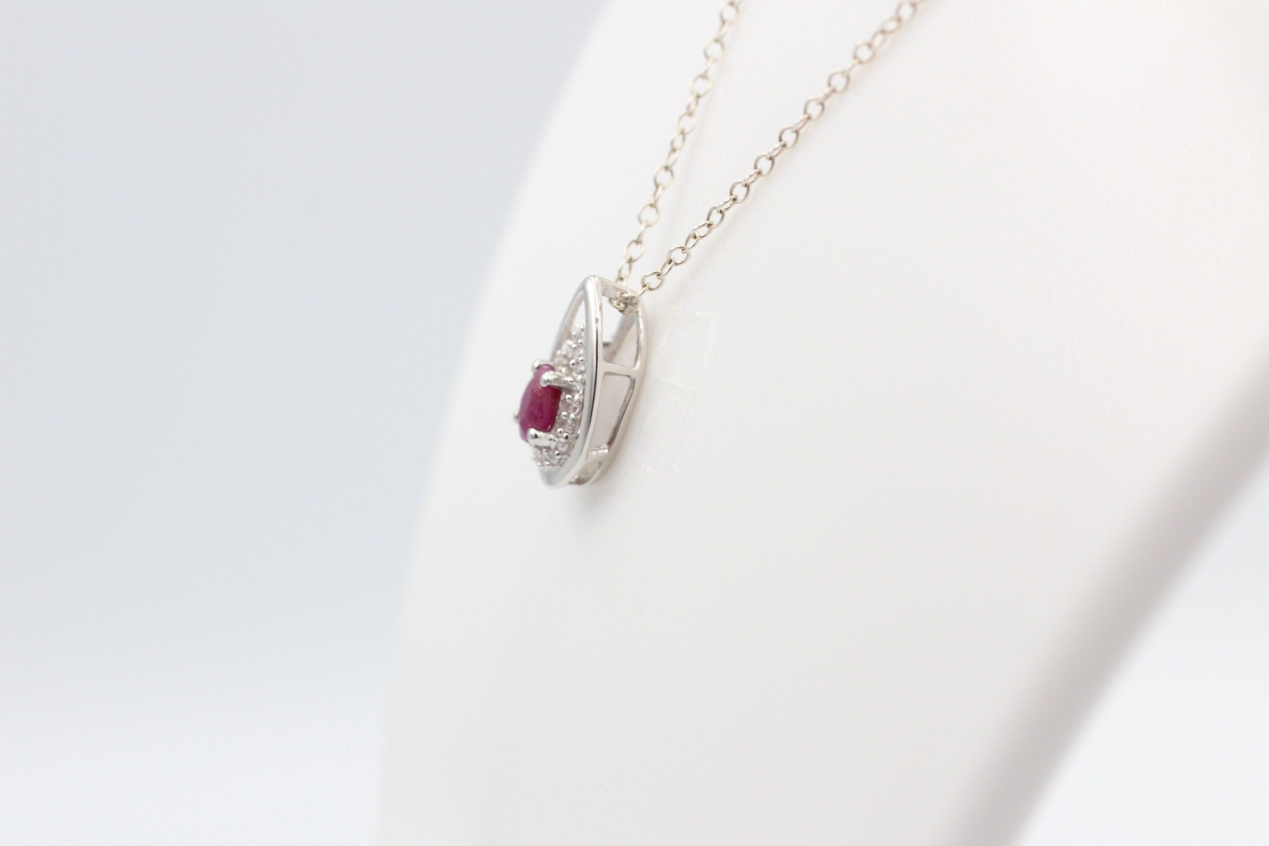 Edler 0,51 Carat Rubin Anhänger 925 Silber Collier Kette Collieranhänger blutrot