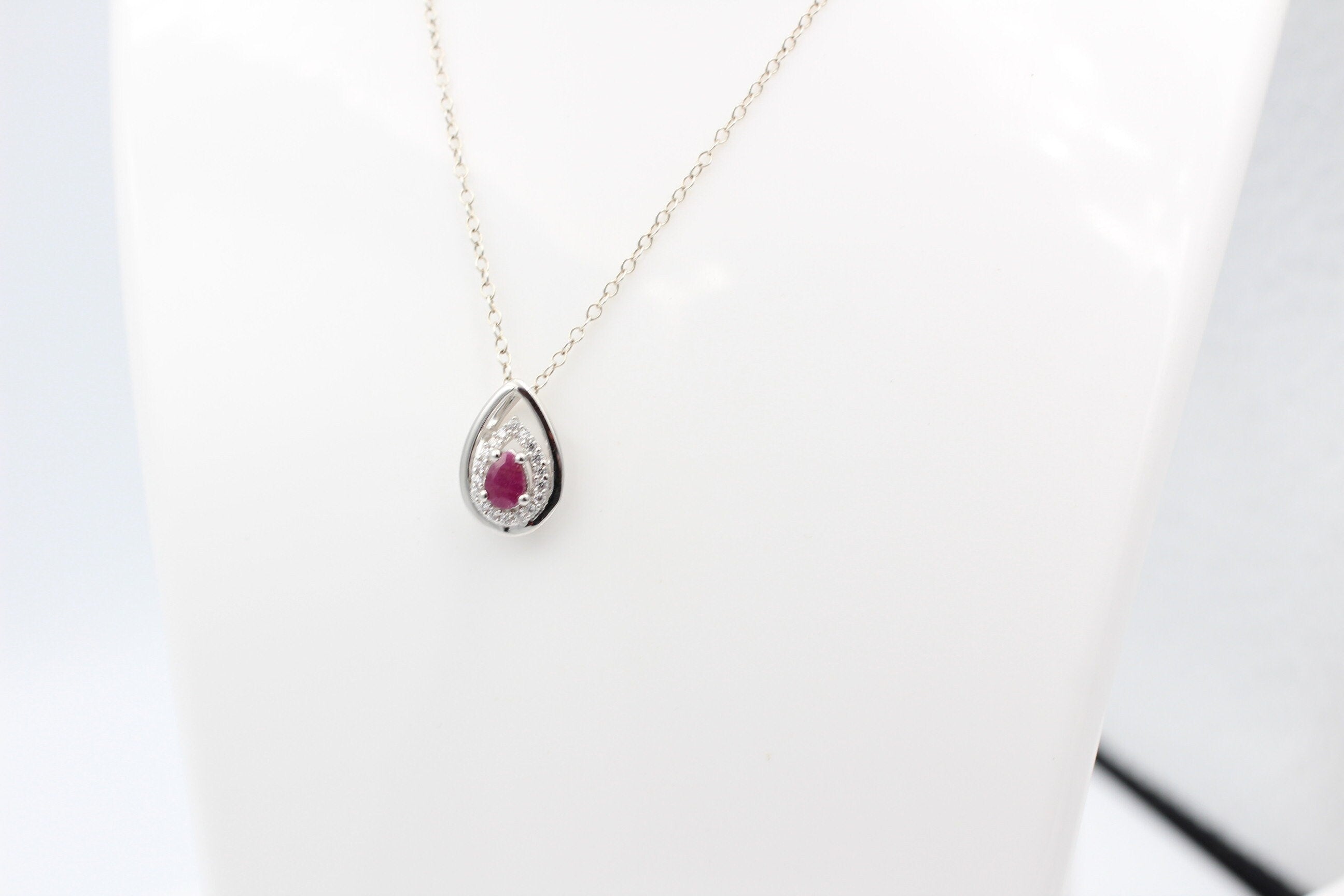 Edler 0,51 Carat Rubin Anhänger 925 Silber Collier Kette Collieranhänger blutrot