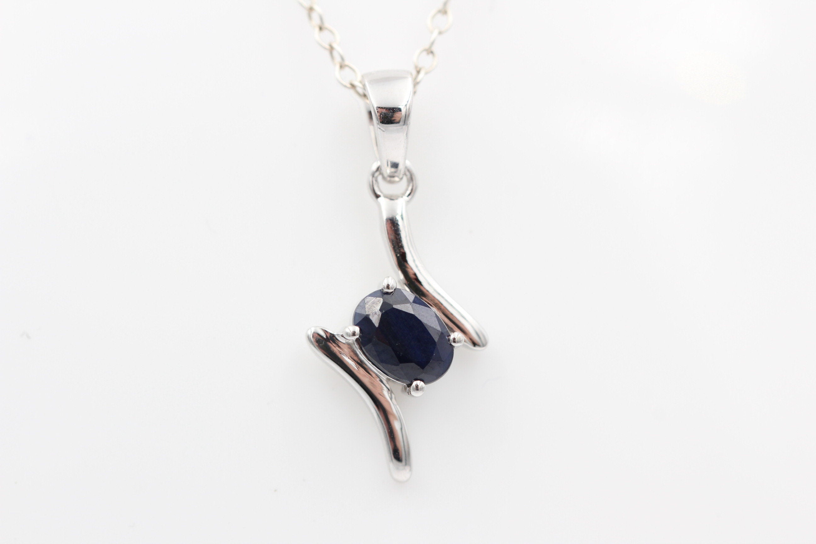 0,72 Carat blauer Saphir Anhänger 925 SterlingSilber Collier Kette Saphirschmuck