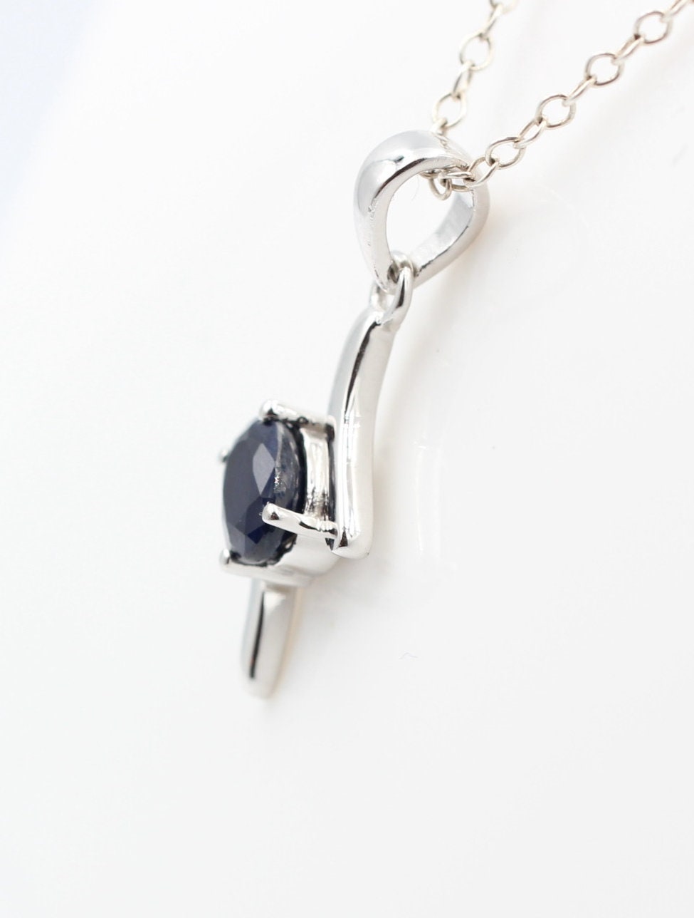 0,72 Carat blauer Saphir Anhänger 925 SterlingSilber Collier Kette Saphirschmuck