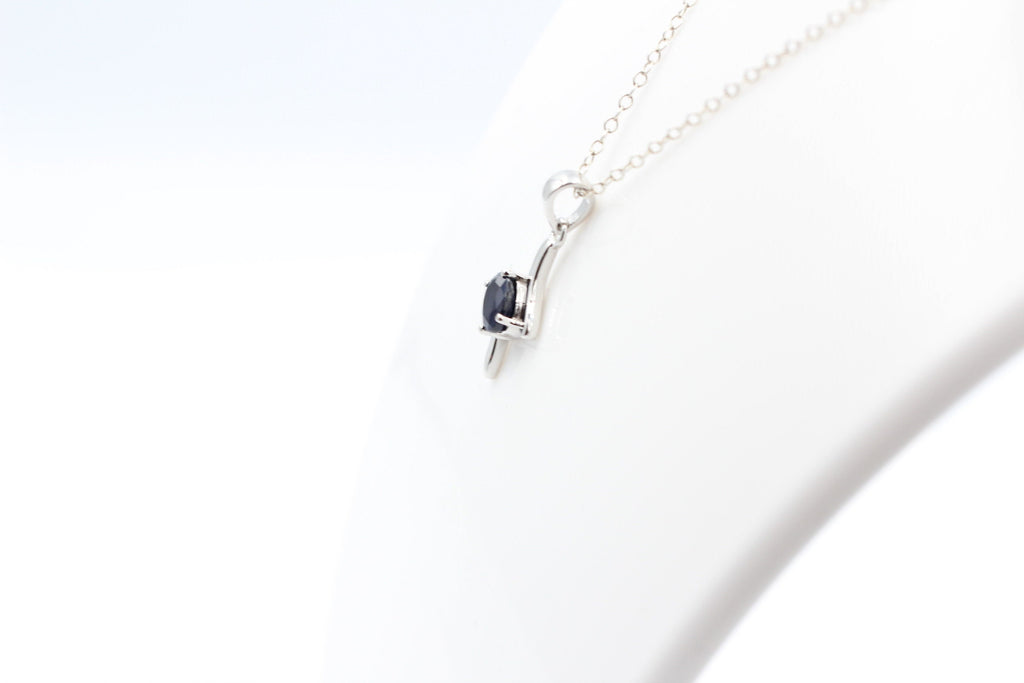 0,72 Carat blauer Saphir Anhänger 925 SterlingSilber Collier Kette Saphirschmuck