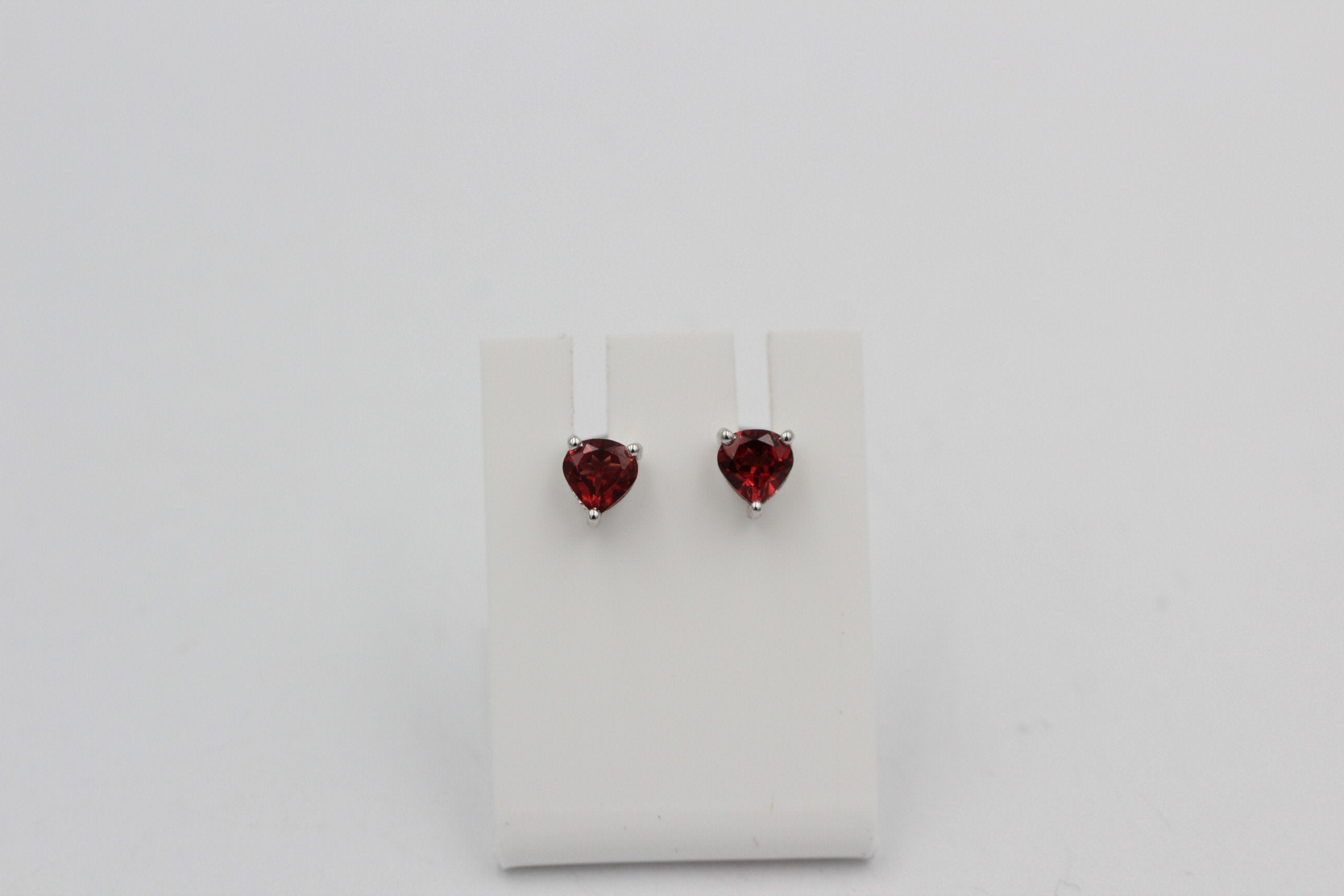0,9 Carat Granat Herz Ohrstecker 925 Silber Herzohrstecker Granatohrstecker Top