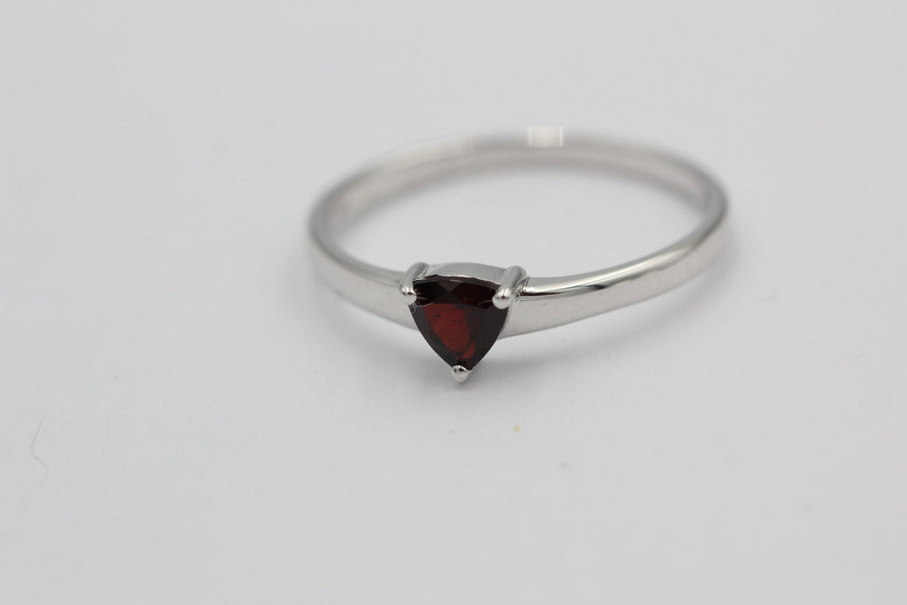 Edler 1,15 Carat Granat Ring 925 Silber Fingerring blutrot Grosse 58 / 8 /18,5