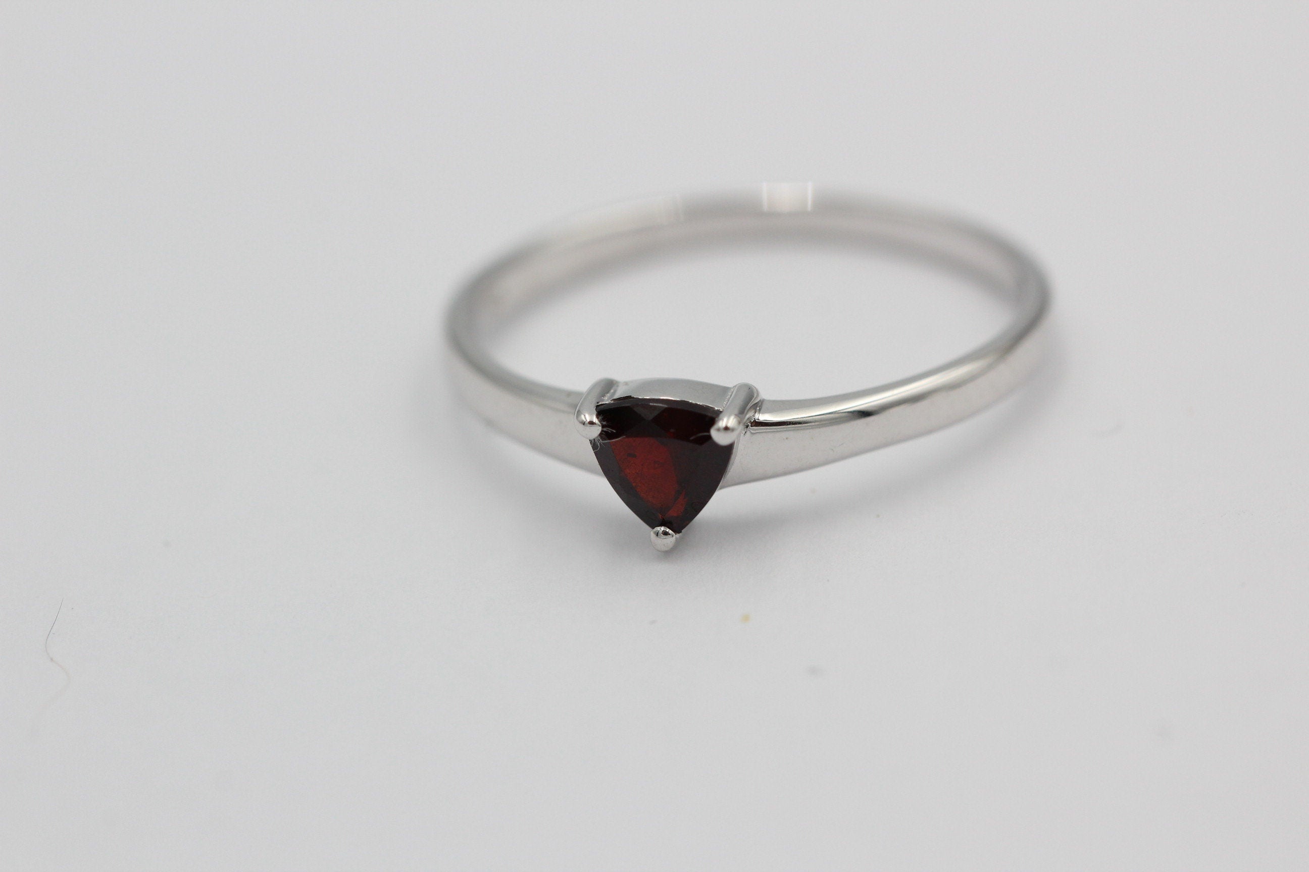 Edler 1,15 Carat Granat Ring 925 Silber Fingerring blutrot Grosse 58 / 8 /18,5