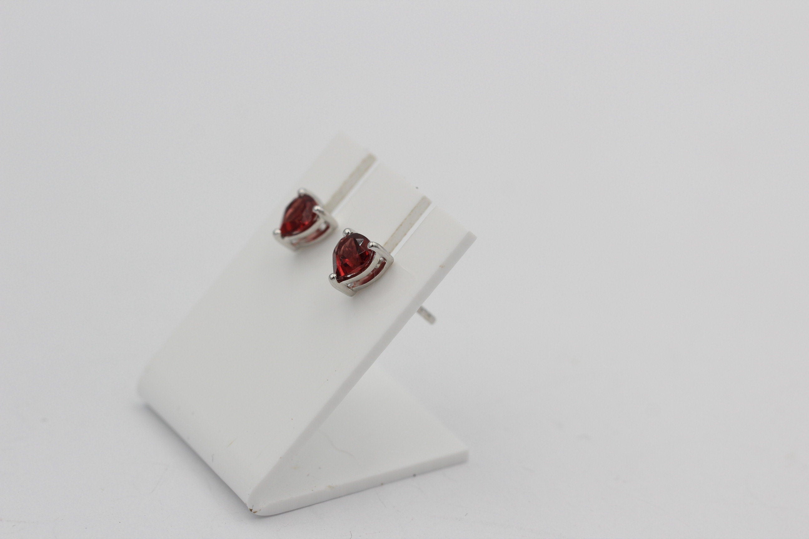 0,9 Carat Granat Herz Ohrstecker 925 Silber Herzohrstecker Granatohrstecker Top