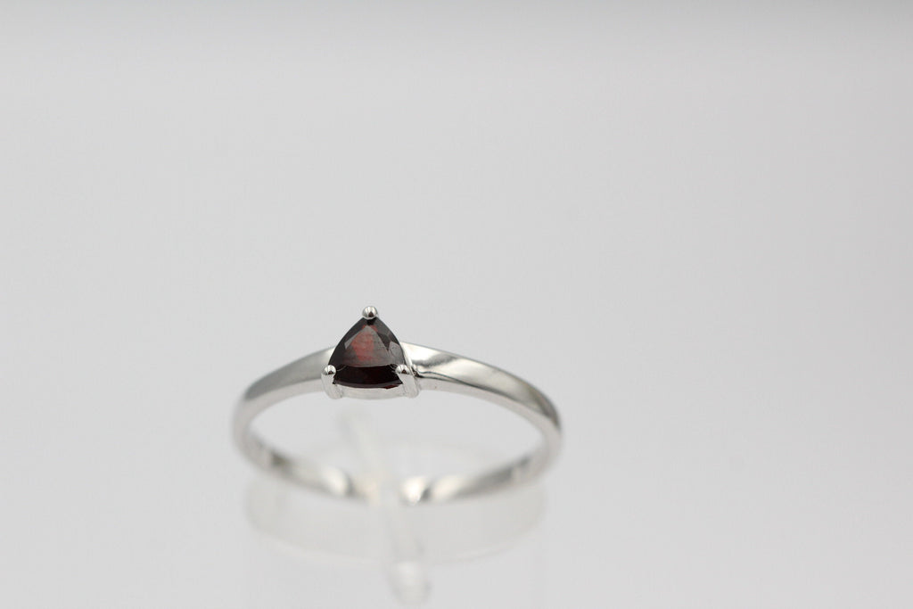 Edler 1,15 Carat Granat Ring 925 Silber Fingerring blutrot Grosse 58 / 8 /18,5