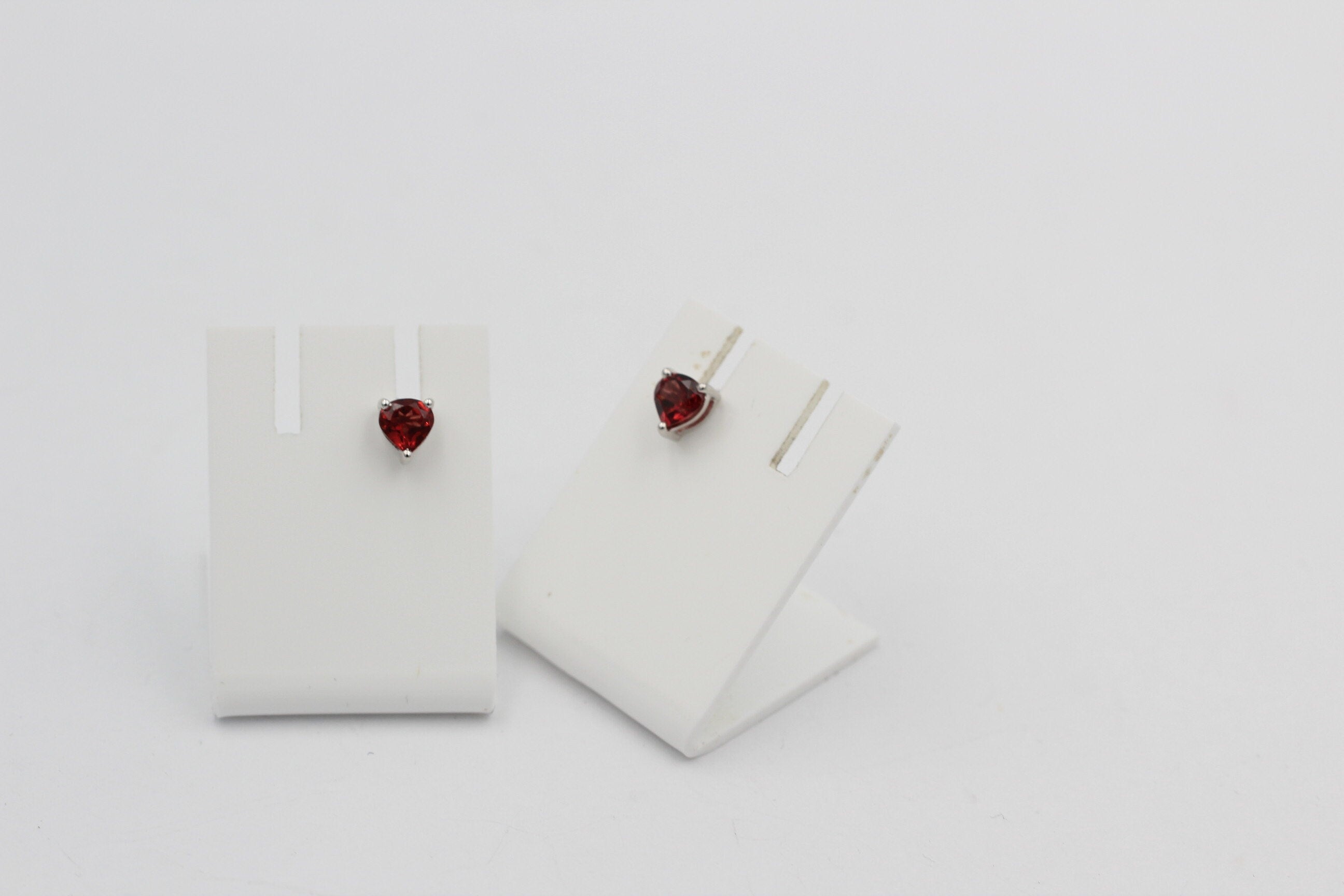 0,9 Carat Granat Herz Ohrstecker 925 Silber Herzohrstecker Granatohrstecker Top