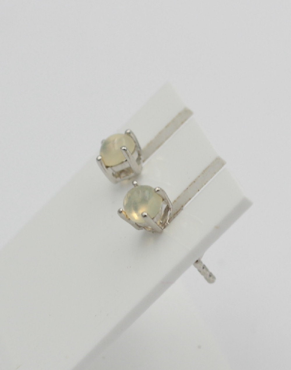 0,29 Carat äthiopischer opal Ohrstecker Unisex 925 Silber Welo Opal Edelstein