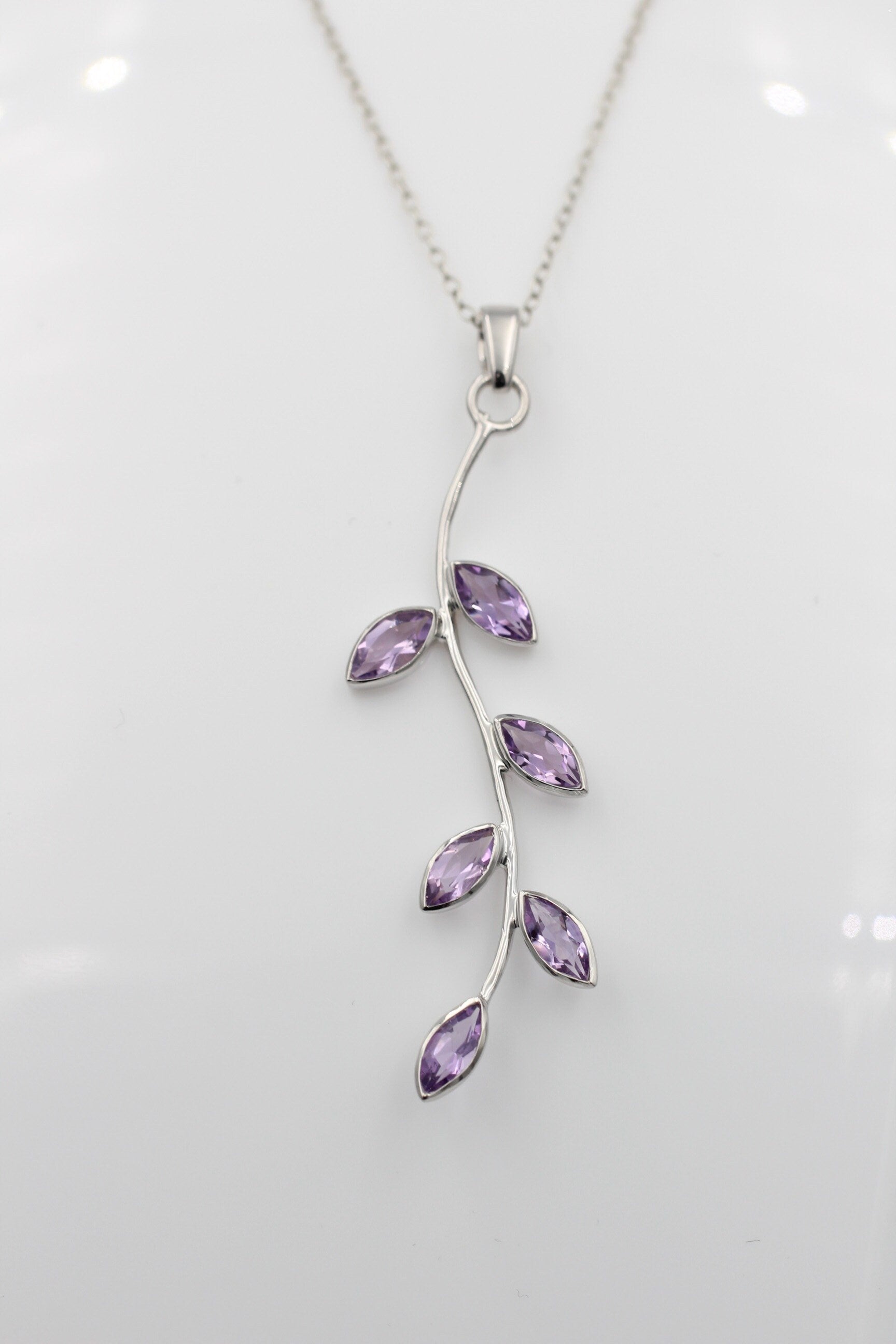 Edler 2,4 Carat Amethyst Blatt Anhänger 925 Silber Collier Kette violett Top