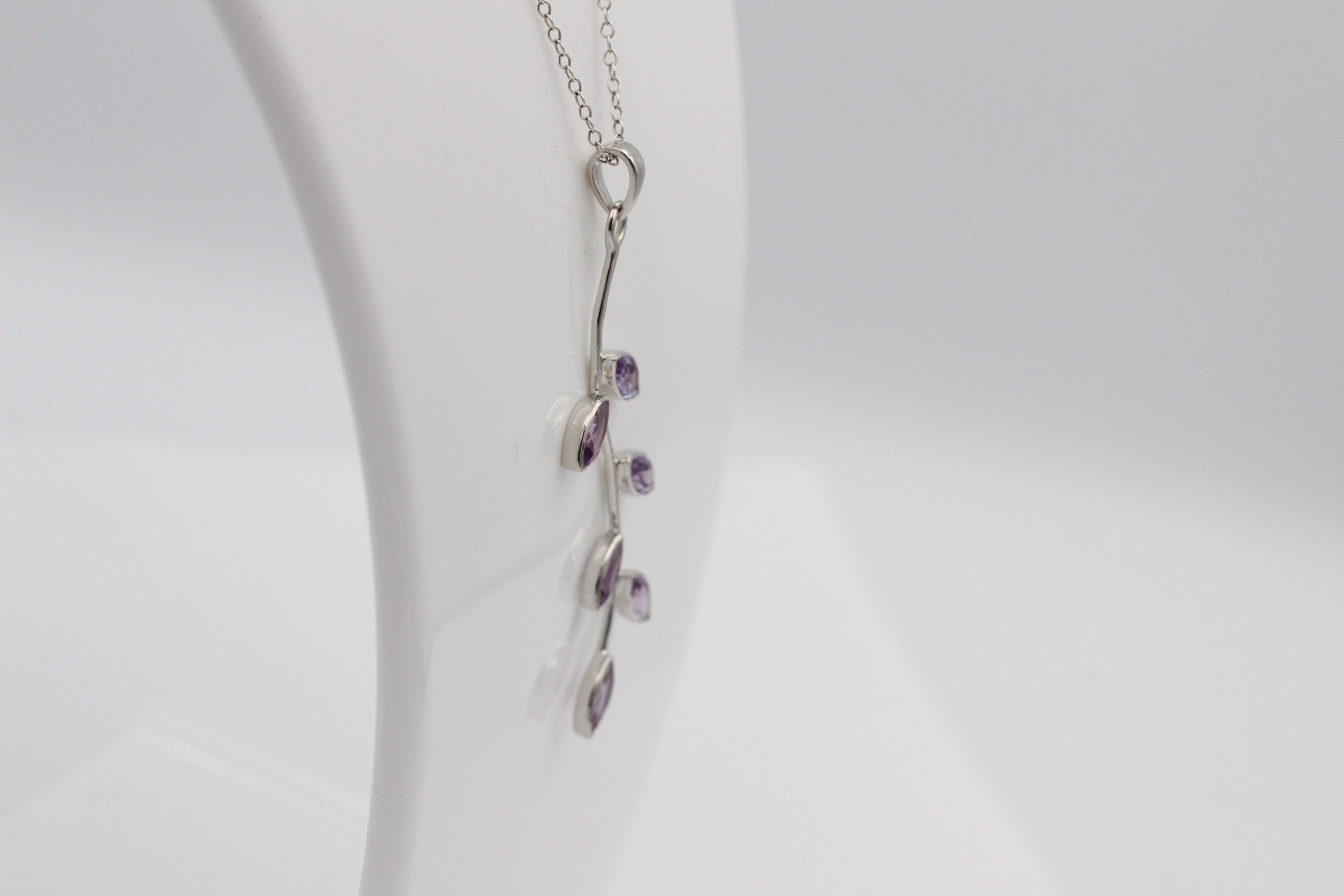 Edler 2,4 Carat Amethyst Blatt Anhänger 925 Silber Collier Kette violett Top