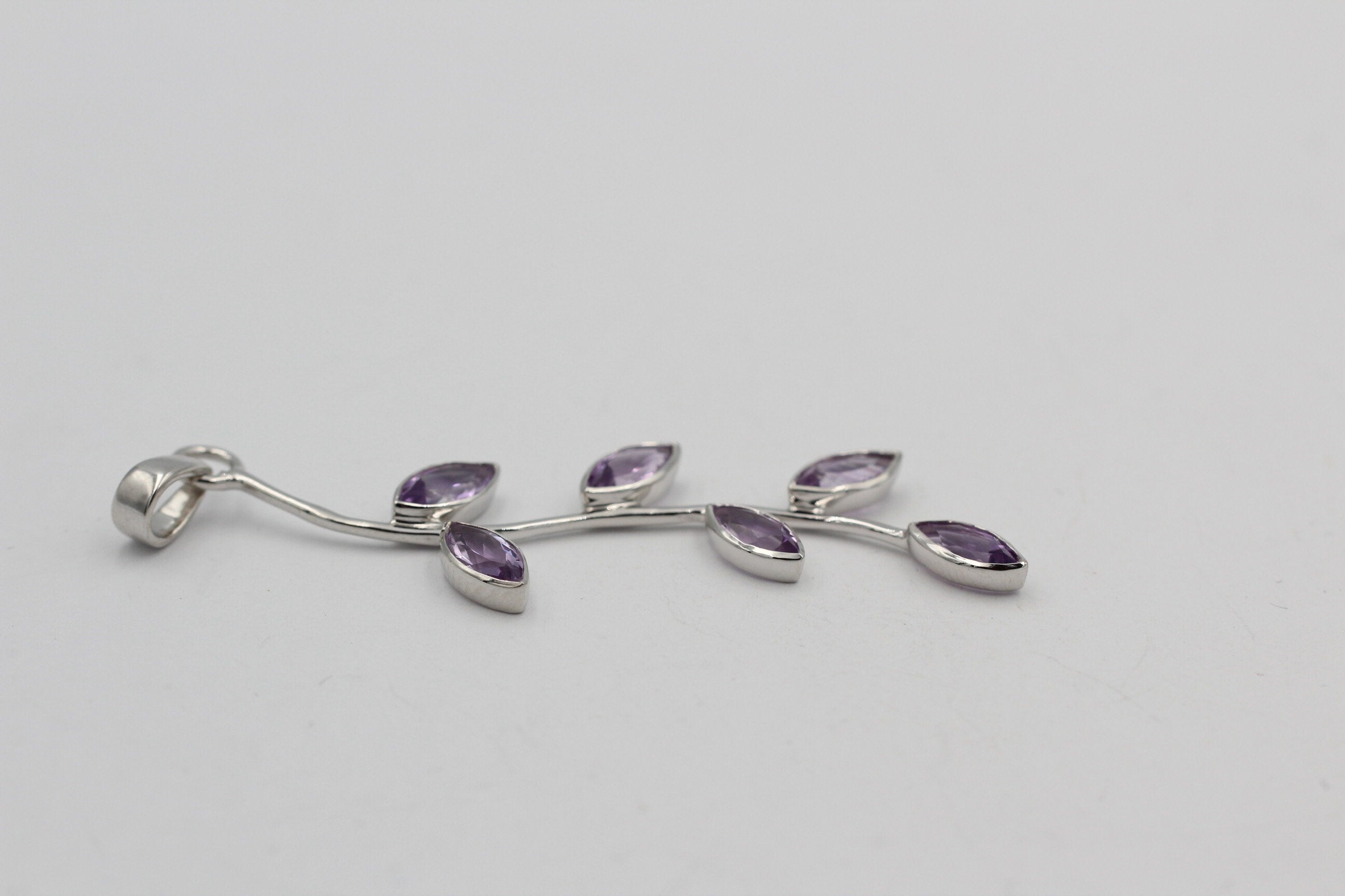 Edler 2,4 Carat Amethyst Blatt Anhänger 925 Silber Collier Kette violett Top