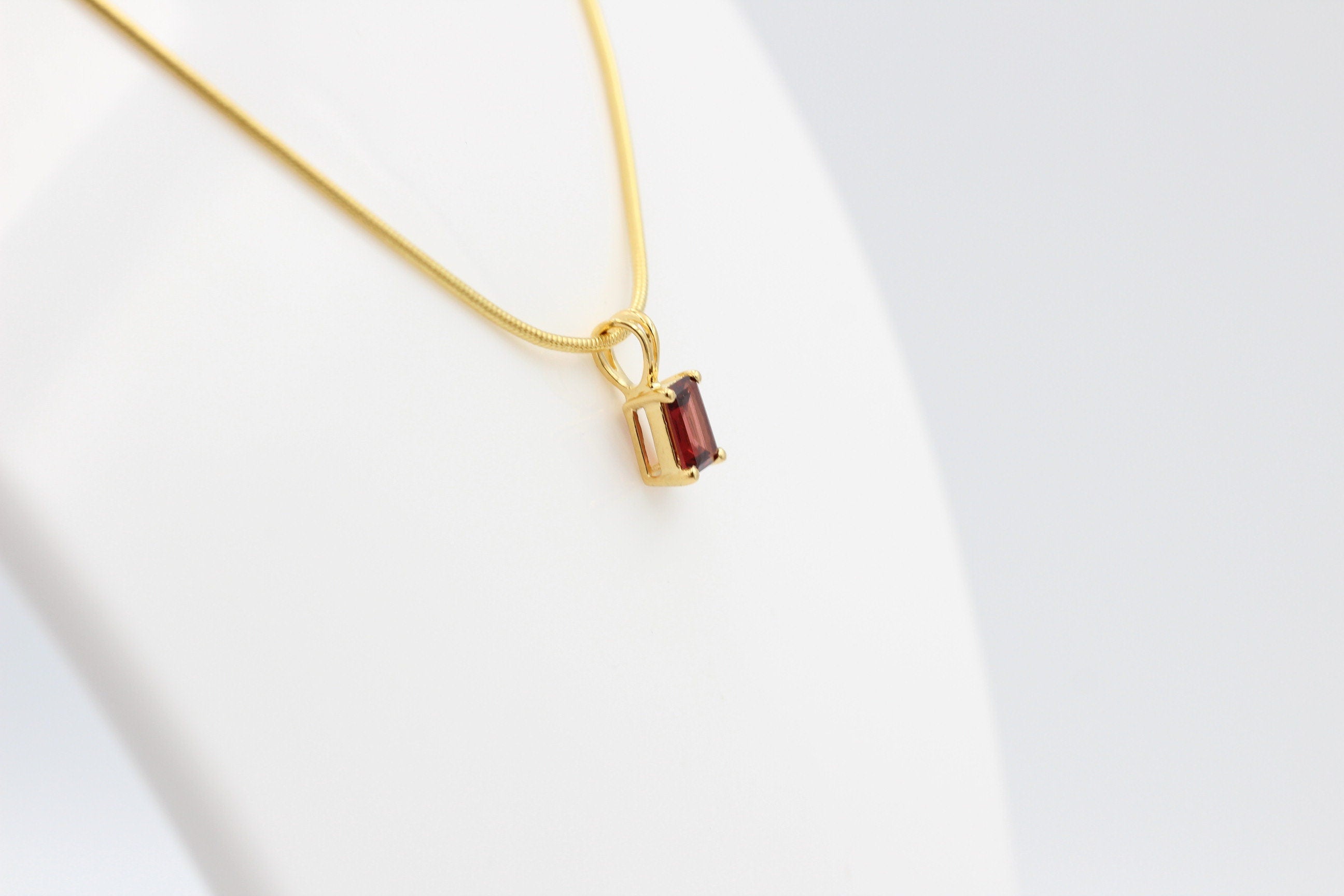 1,1 Carat Granat Anhänger 925 Silber Collier Kette vergoldet Blutroter Granat
