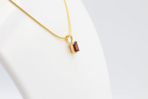 1,1 Carat Granat Anhänger 925 Silber Collier Kette vergoldet Blutroter Granat