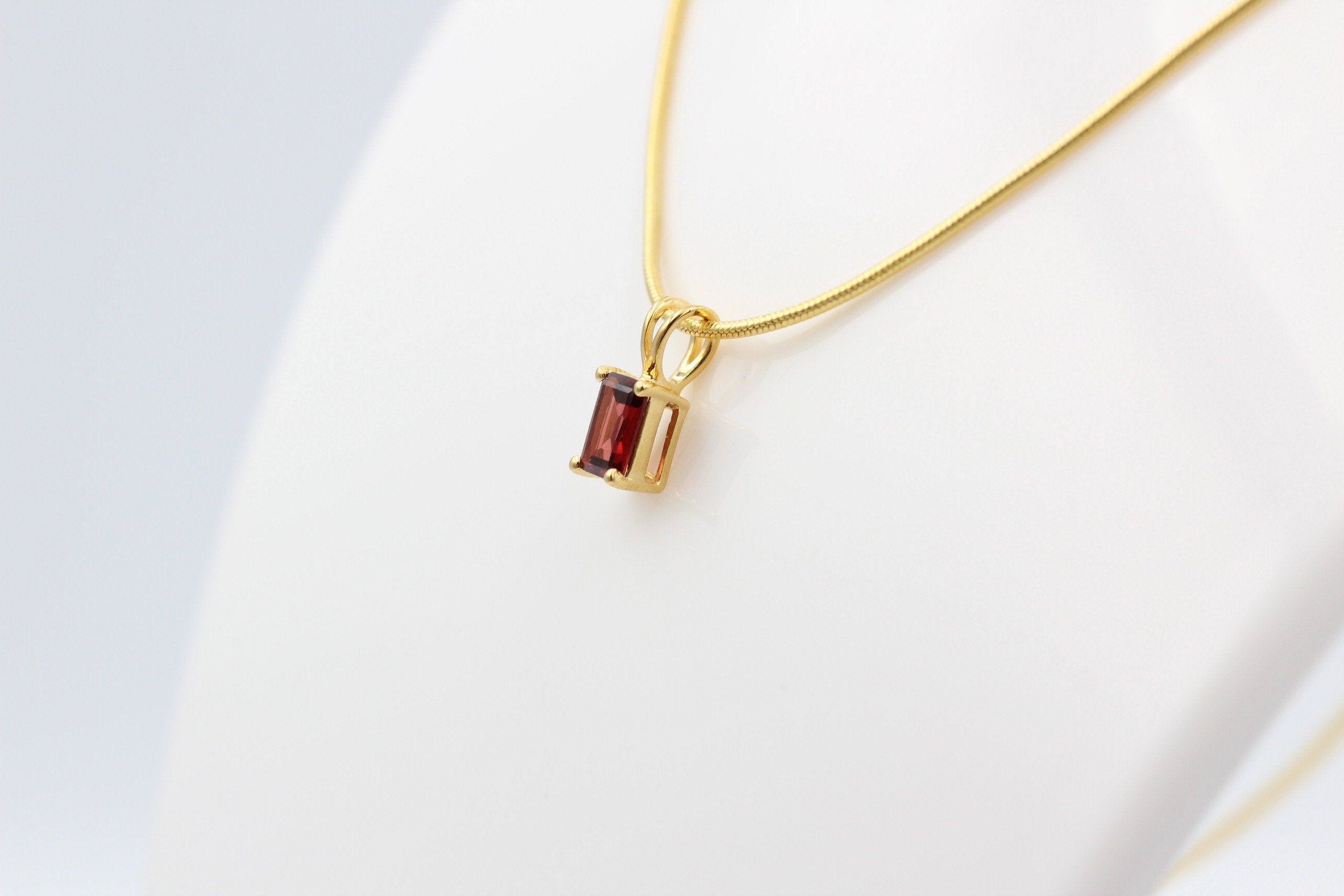 1,1 Carat Granat Anhänger 925 Silber Collier Kette vergoldet Blutroter Granat