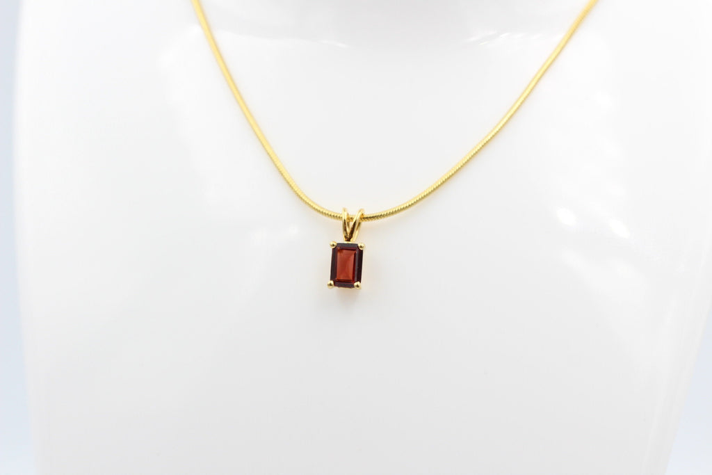1,1 Carat Granat Anhänger 925 Silber Collier Kette vergoldet Blutroter Granat